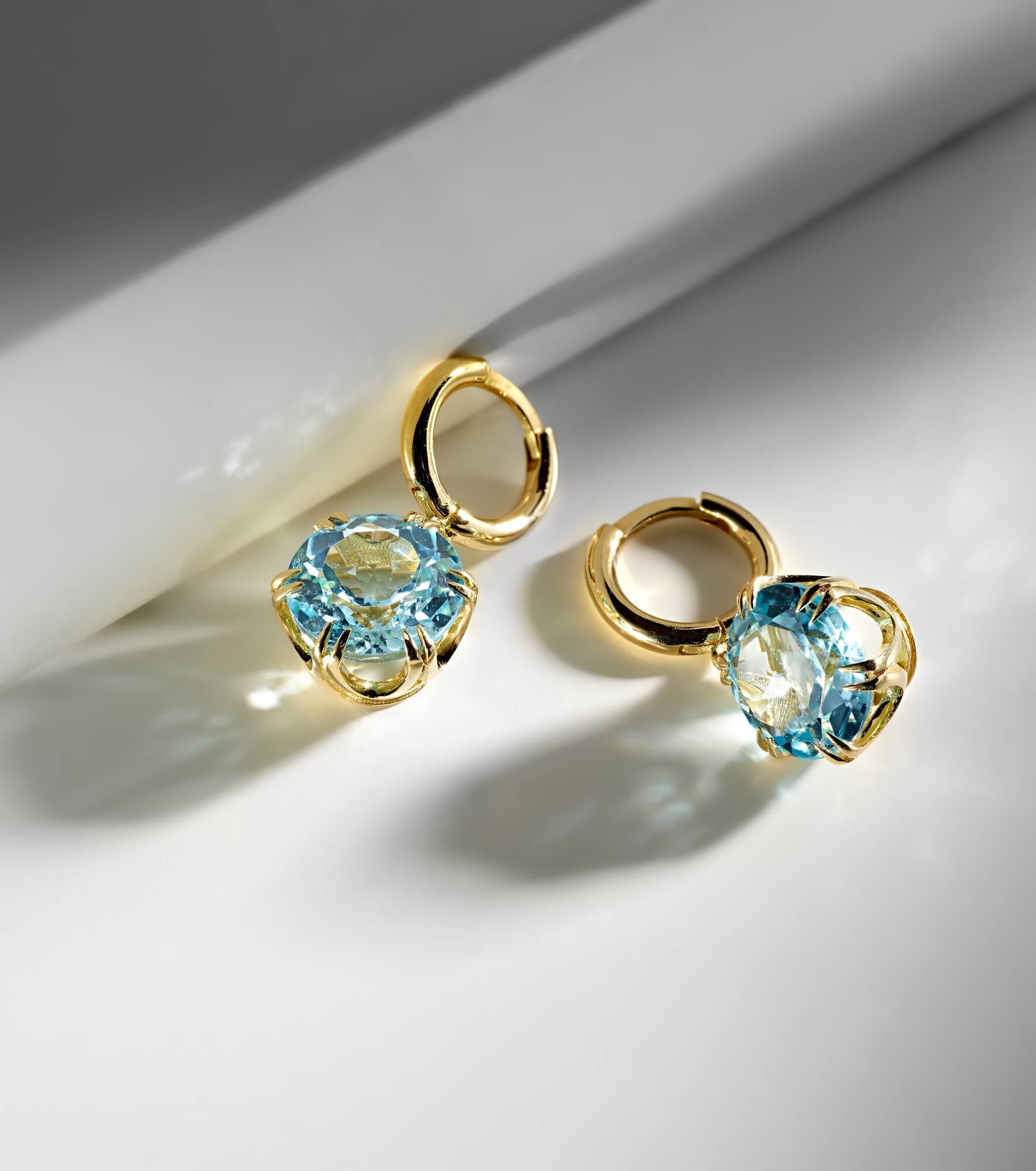18kt gold hoop earrings with topaz - 5