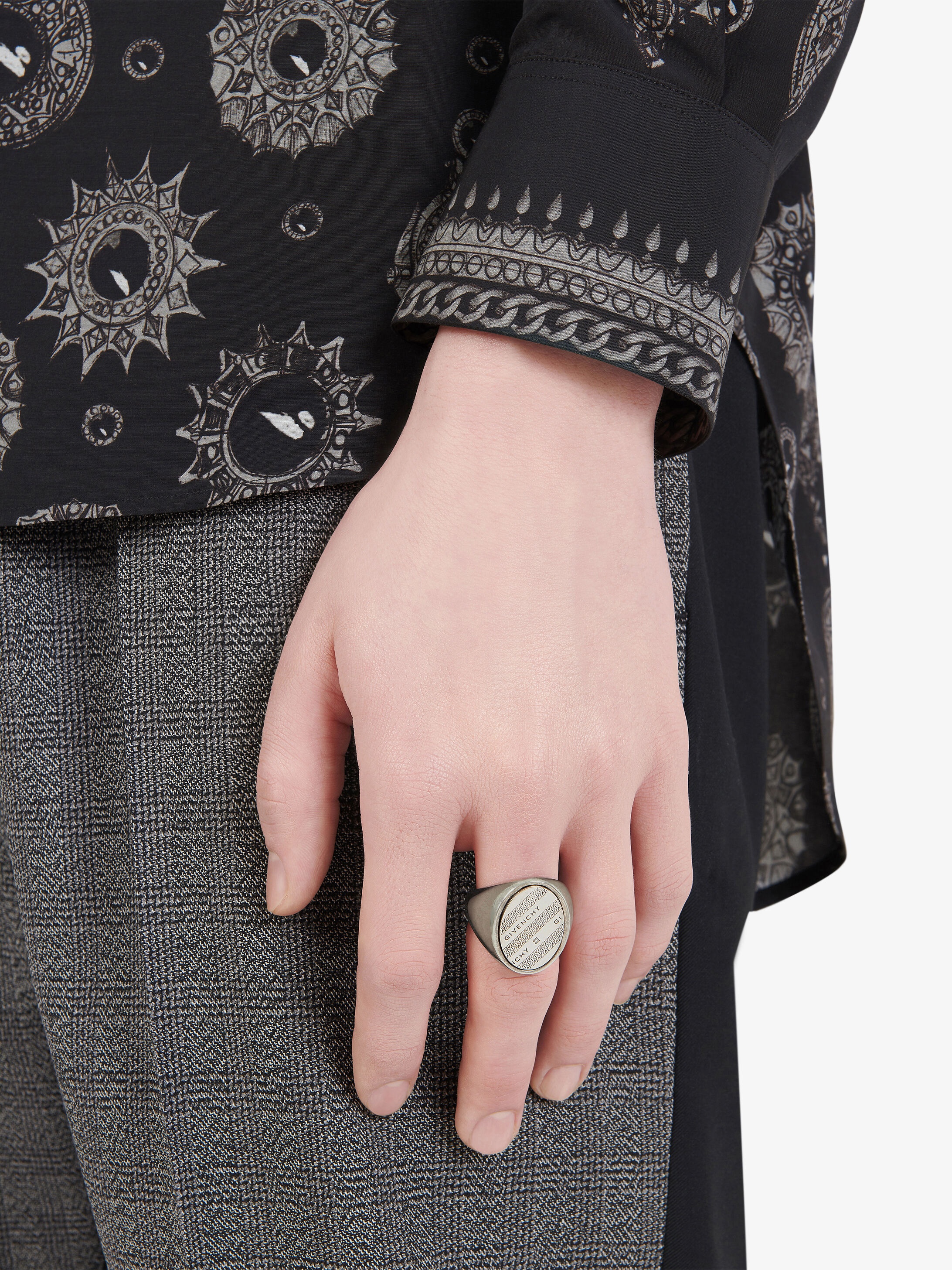 GIVENCHY chain engrave signet ring - 2