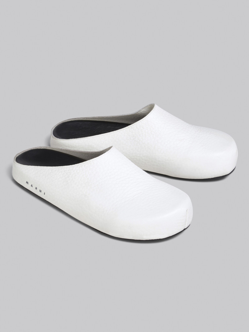 WHITE LEATHER FUSSBETT SABOT 5