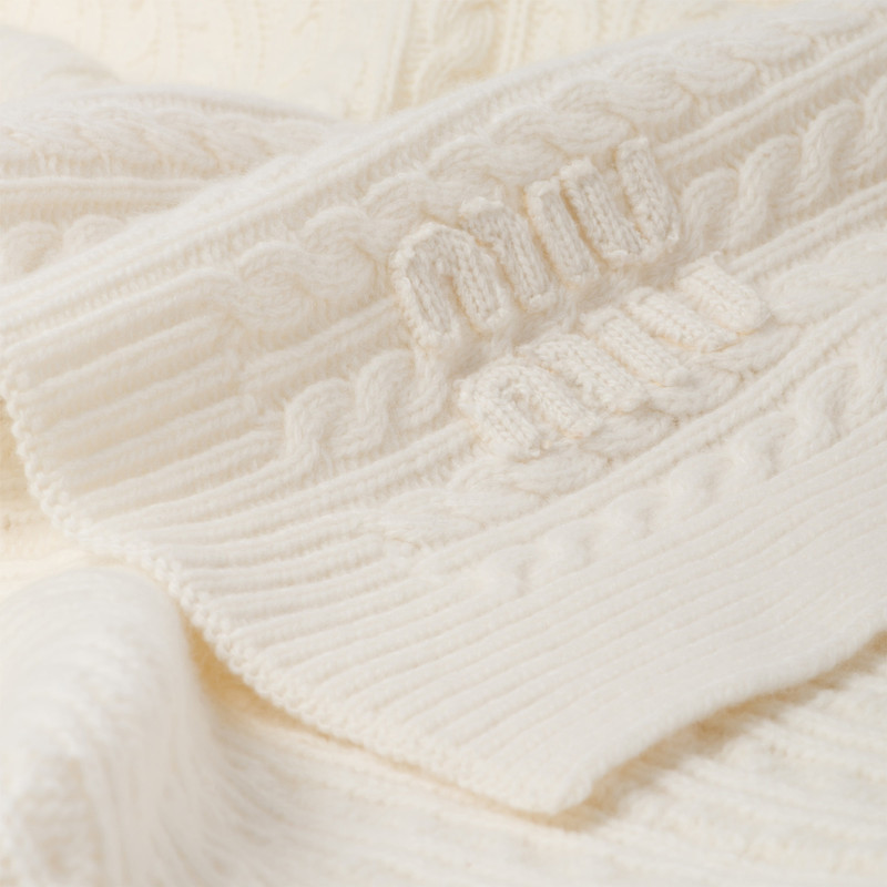 Wool and cashmere throw 1