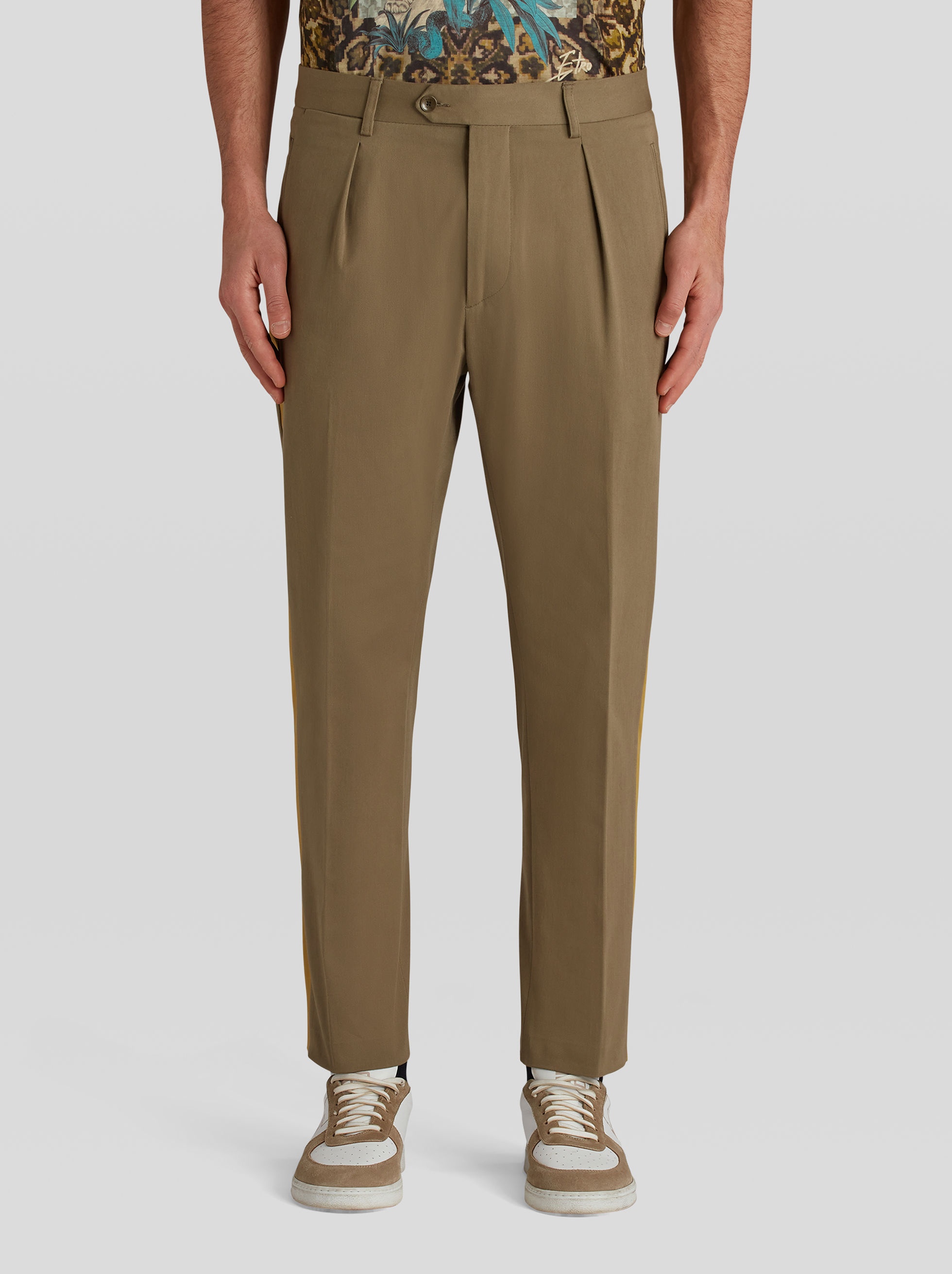TROUSERS WITH TUCKS AND SIDE BAND - 2