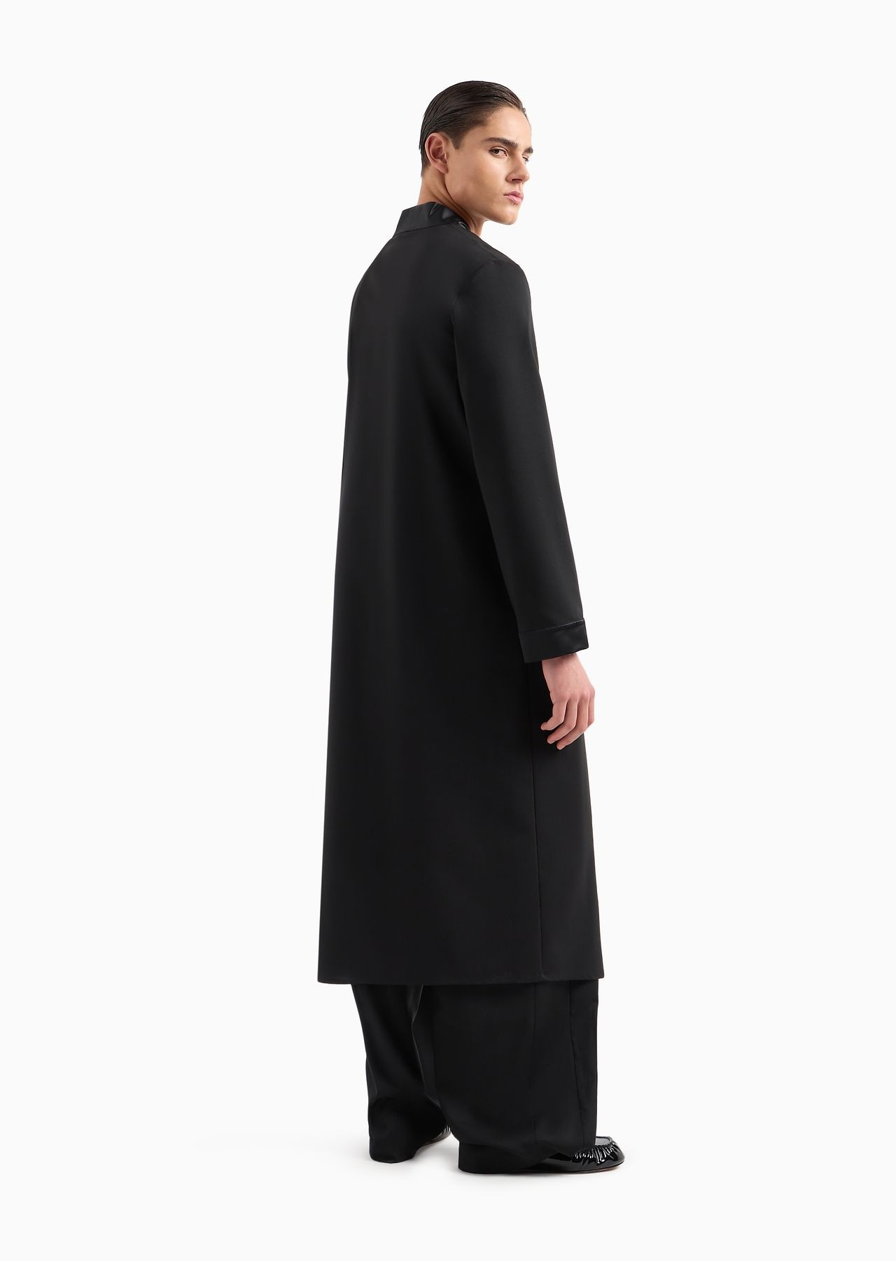 Crisp-feel tropical virgin light wool overcoat with robe fastening - 3