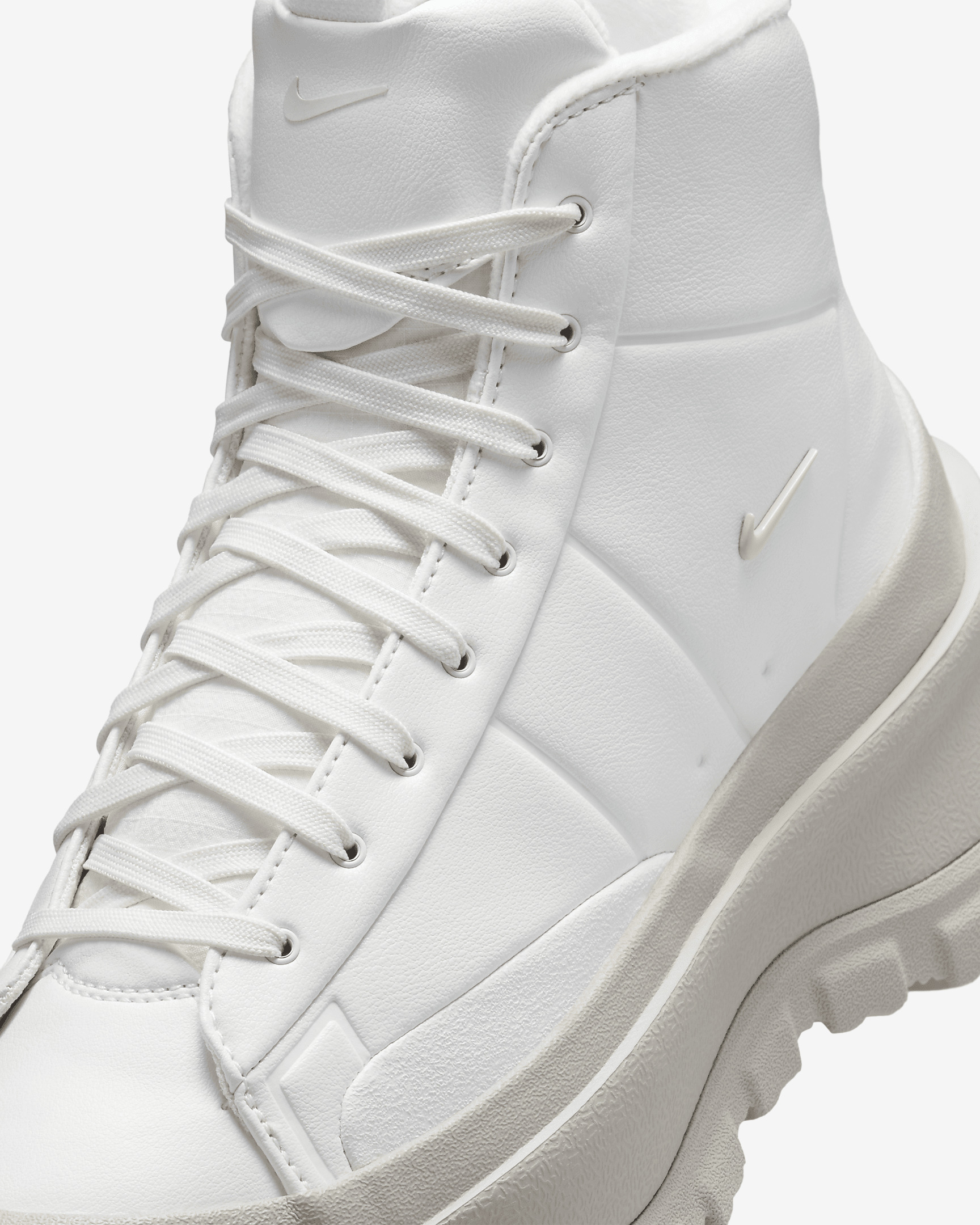 Nike Blazer Roam Mid Women's Winterized Shoes - 7