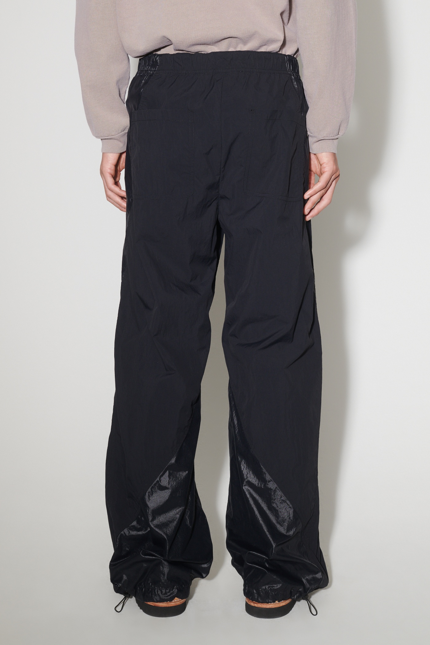 Roam Trouser Deep Black Ruff Nylon - 6