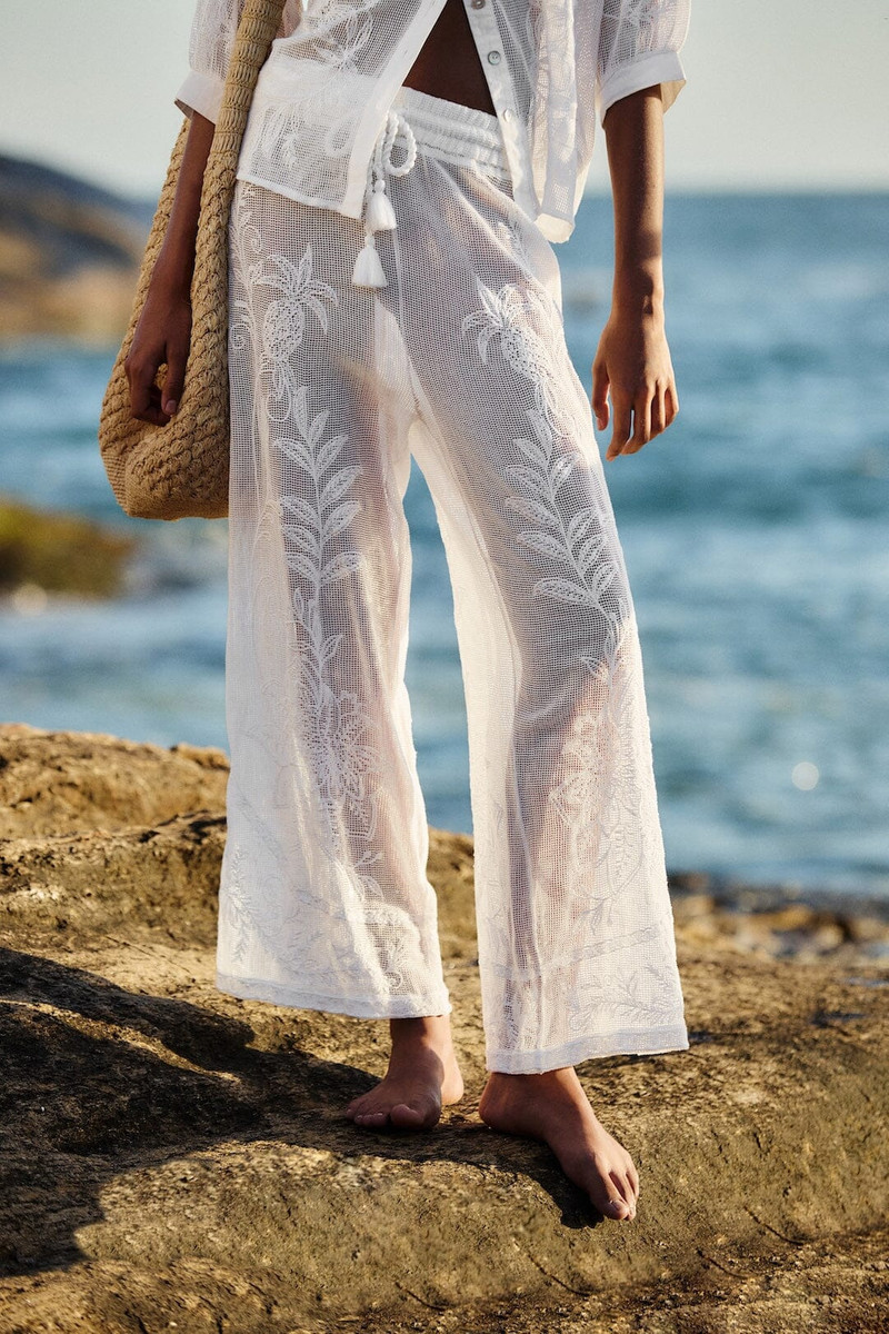 FARM RIO Off-White Nina Pants outlook