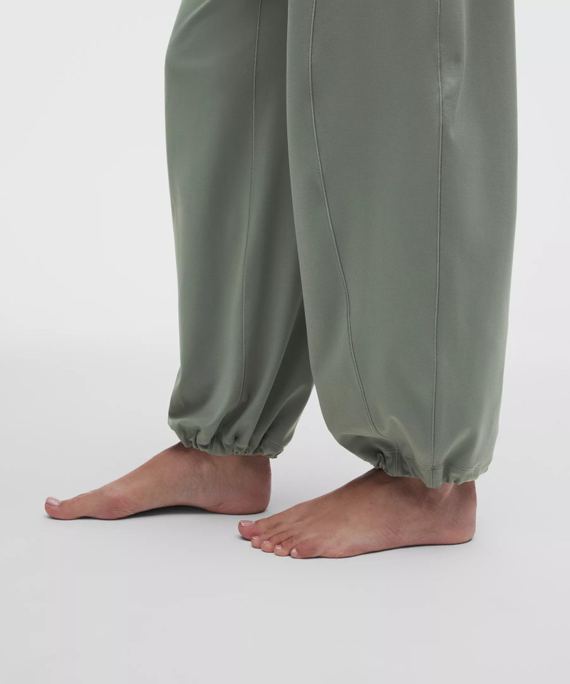Groove Low-Rise Relaxed Cinch Pant *Regular 7