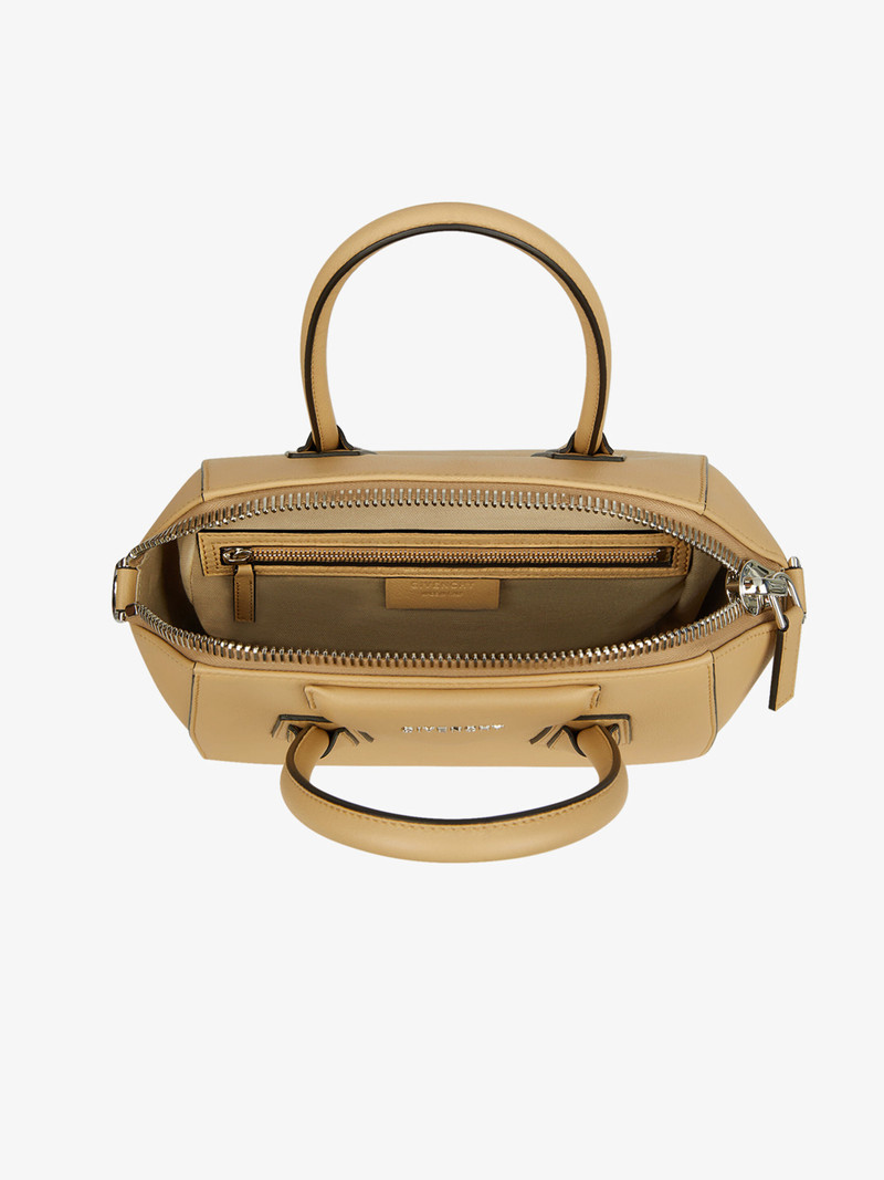 Small Antigona bag in grained leather 5