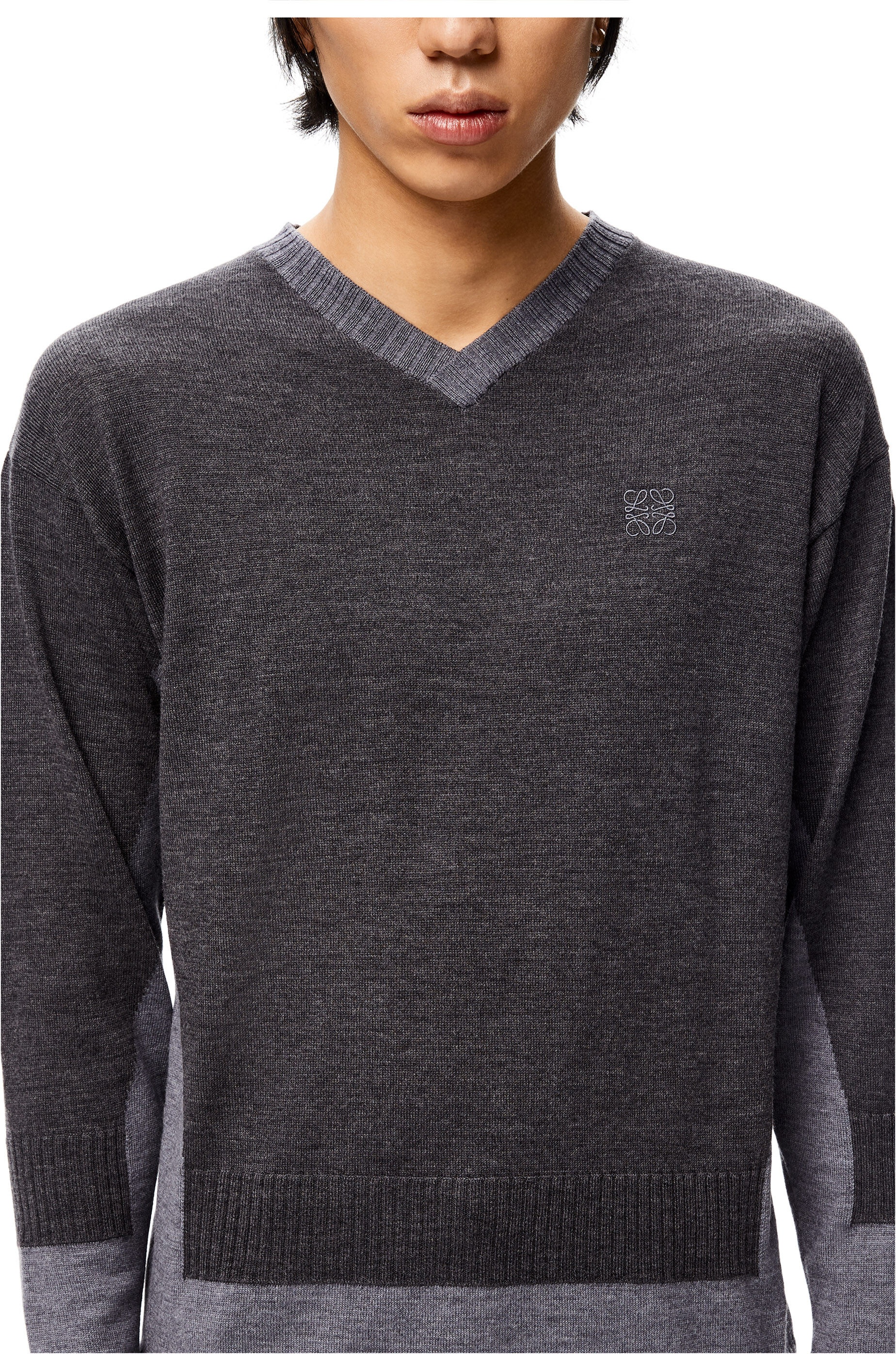 Double V-neck sweater in wool - 5