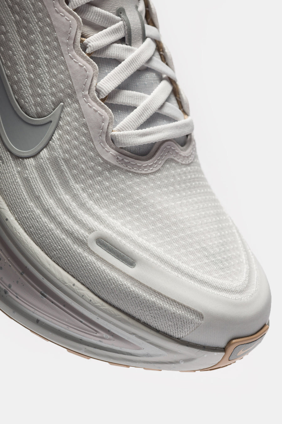 Vomero Plus Sneaker in Vast Grey/Wolf Grey/Off White/Hemp - 6