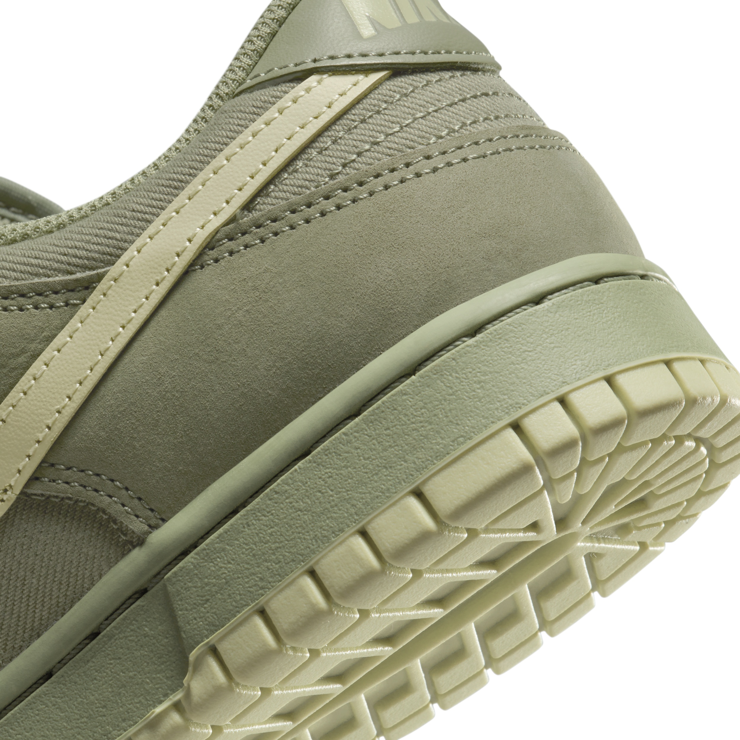 Nike Men's Dunk Low Retro Premium Shoes - 8