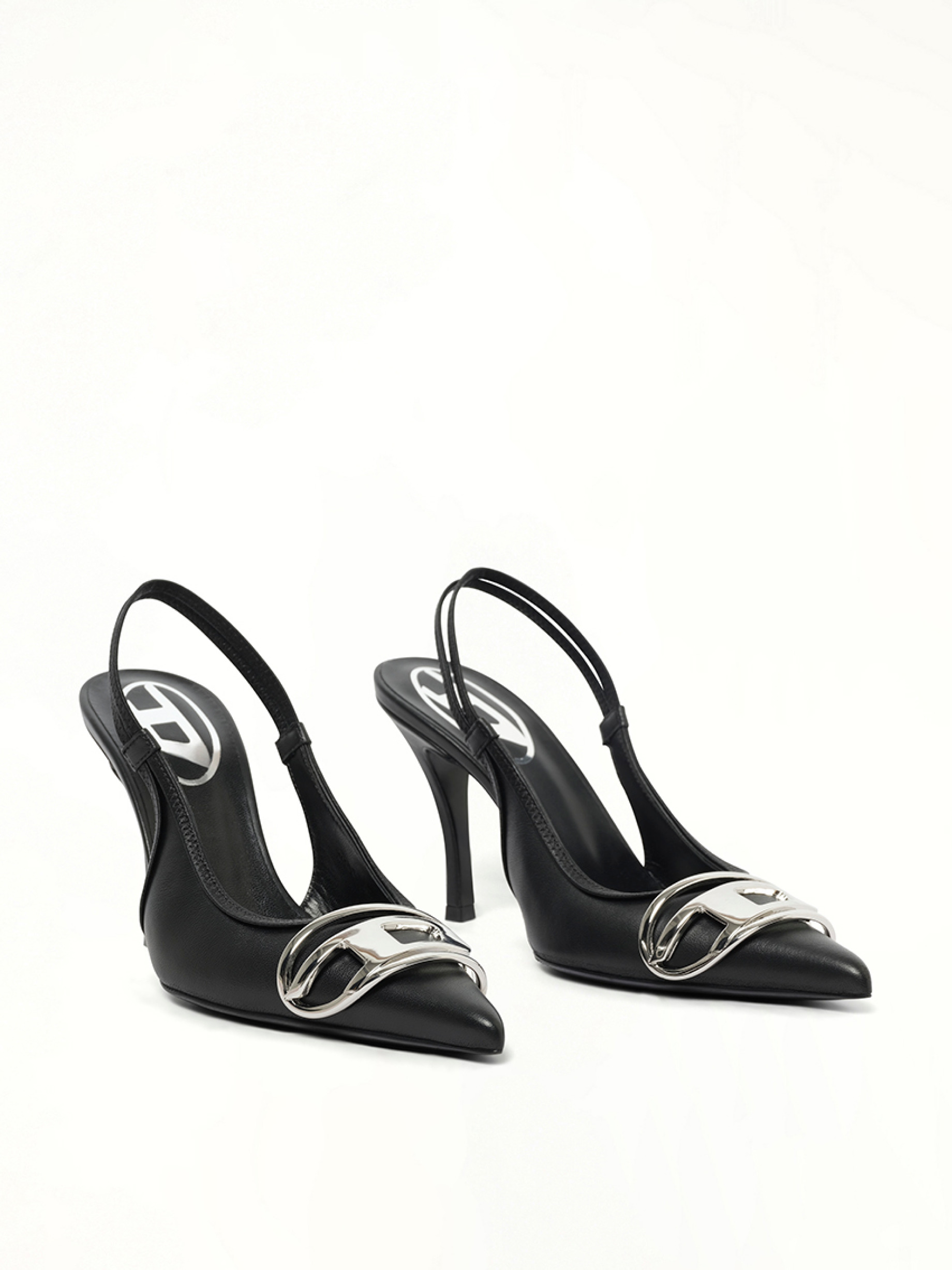 D-VENUS Pumps in Black - 2