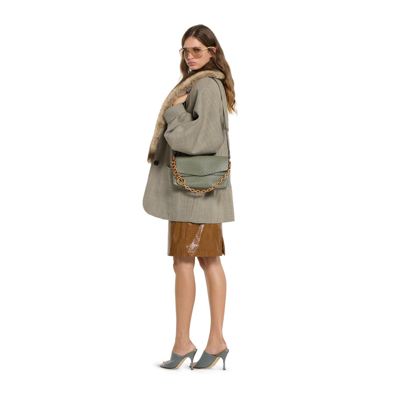 Medium shoulder bag with chain 3