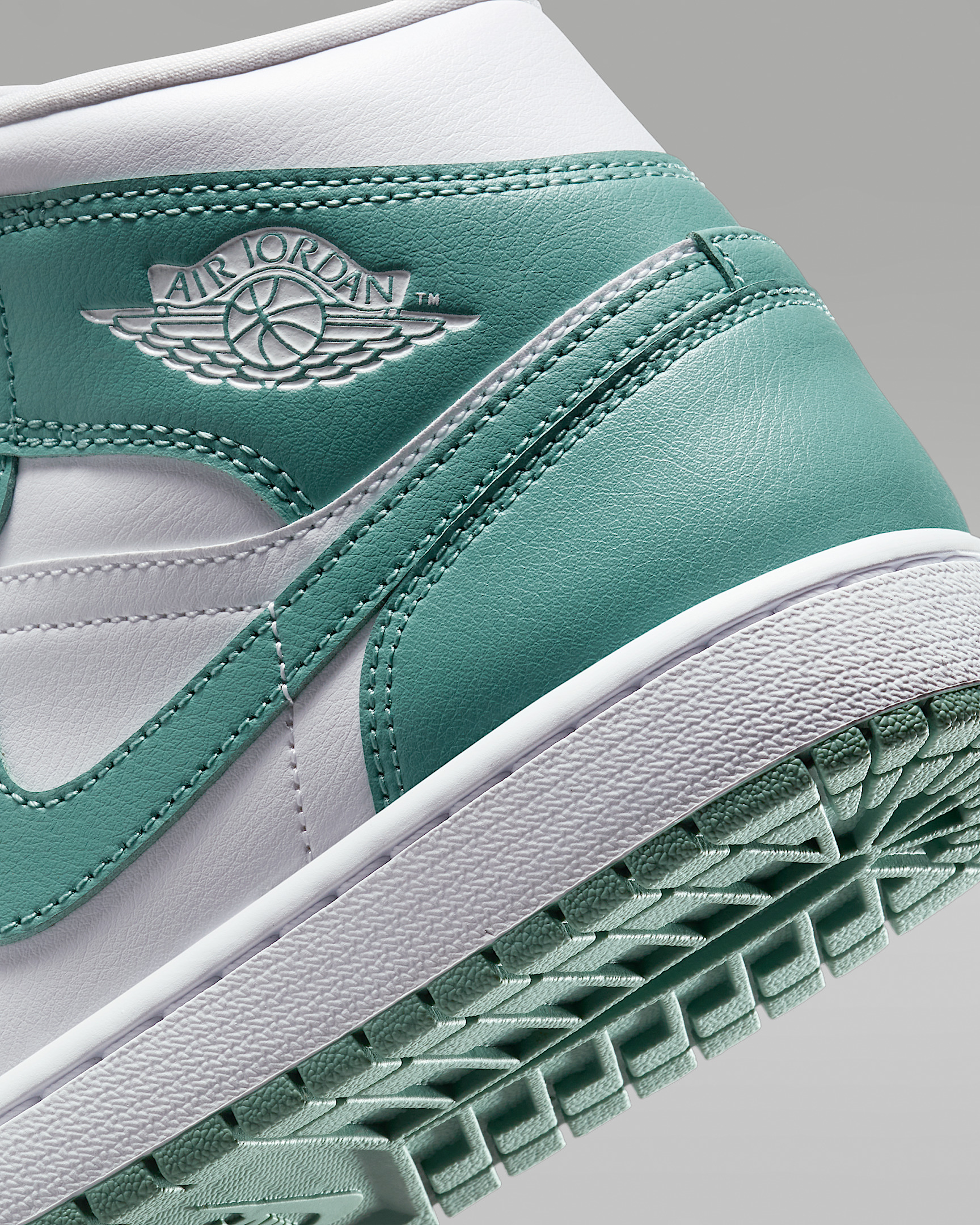 Air Jordan 1 Mid Women's Shoes - 8