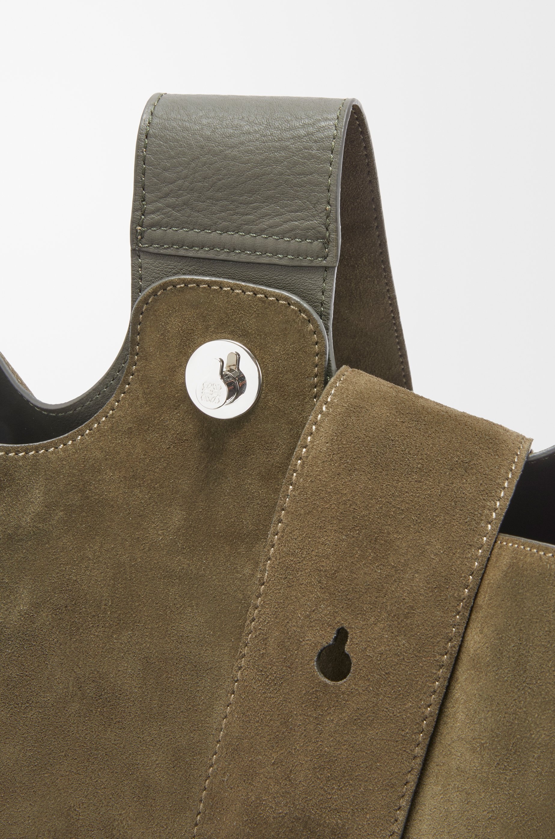 Large Pebble bucket bag in suede calfskin - 6
