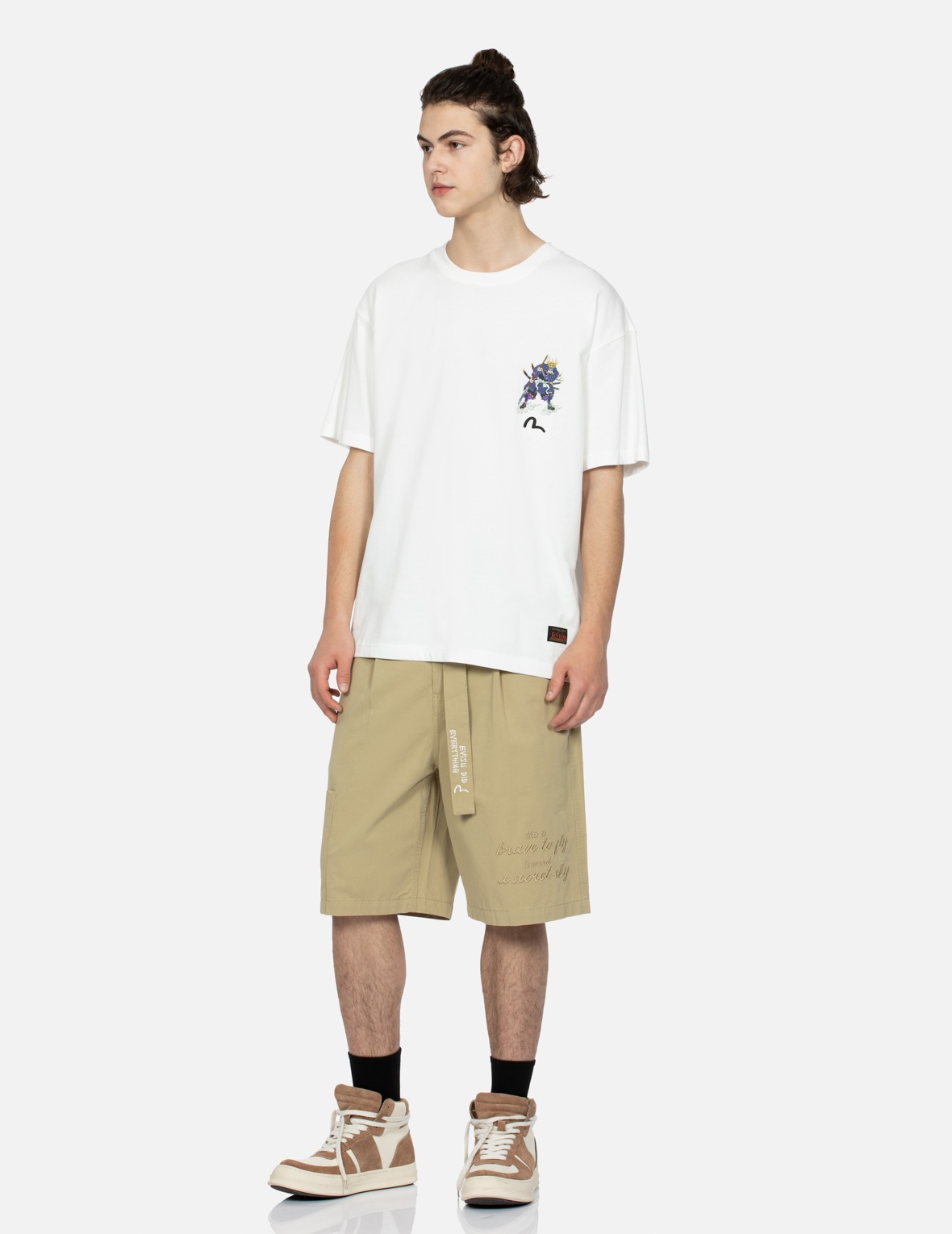 TONE-ON-TONE KAMON AND SLOGAN EMBROIDERY CARGO SHORTS - 4