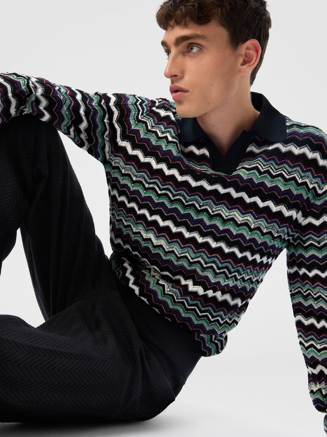 Long Sleeve Polo with V-Neck and Zigzag Pattern - 4