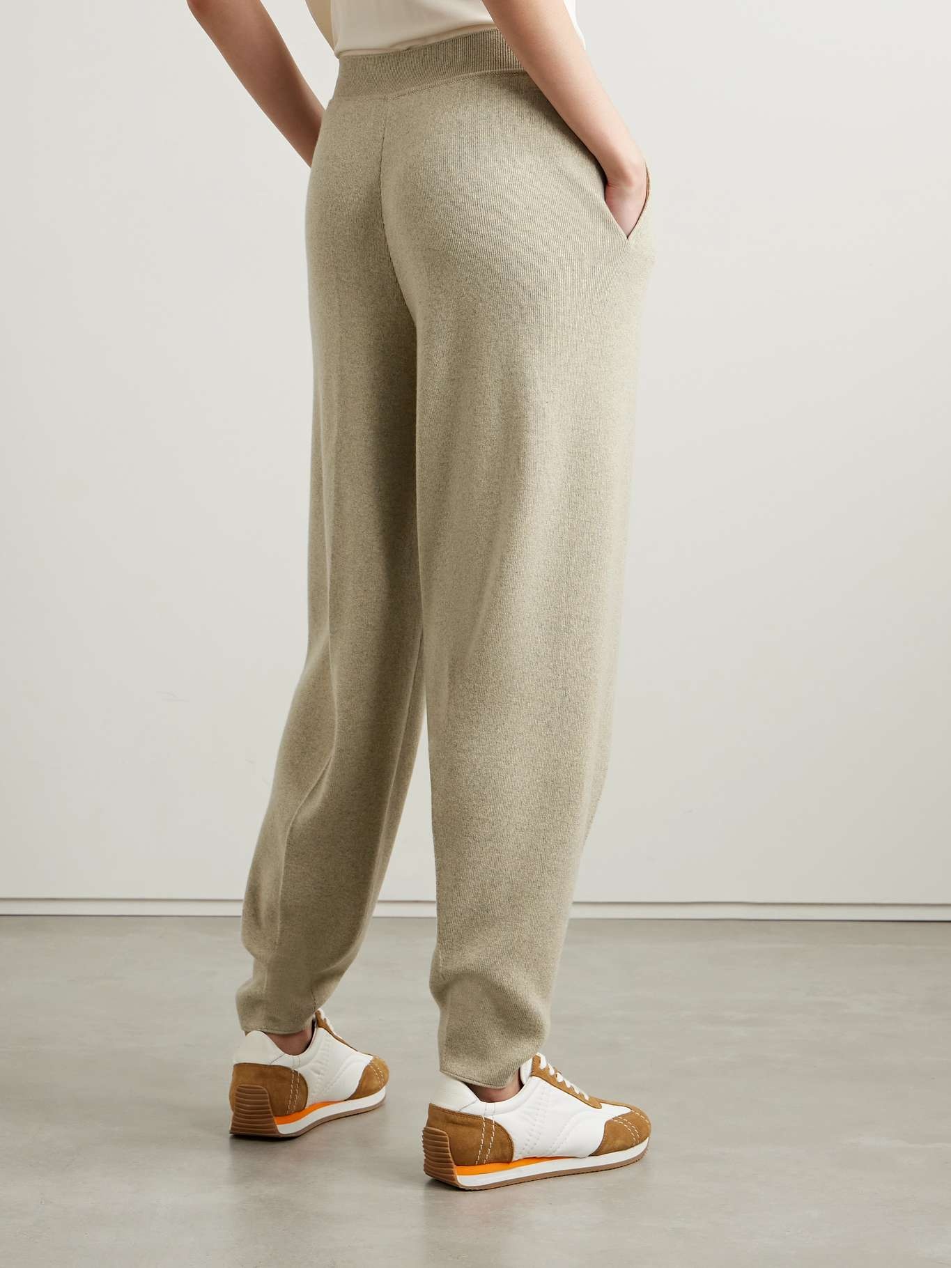 Pleated tapered cashmere pants - 4