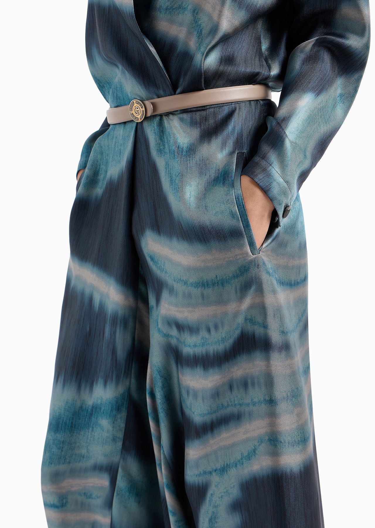 Silk twill dress with a gradient print - 6