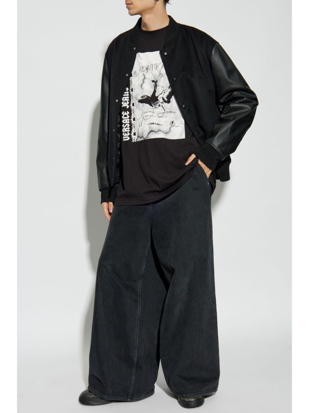 graphic-print T-shirt - 2