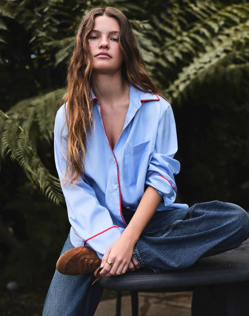 The Signature Y-Neck Shirt in Poplin 7