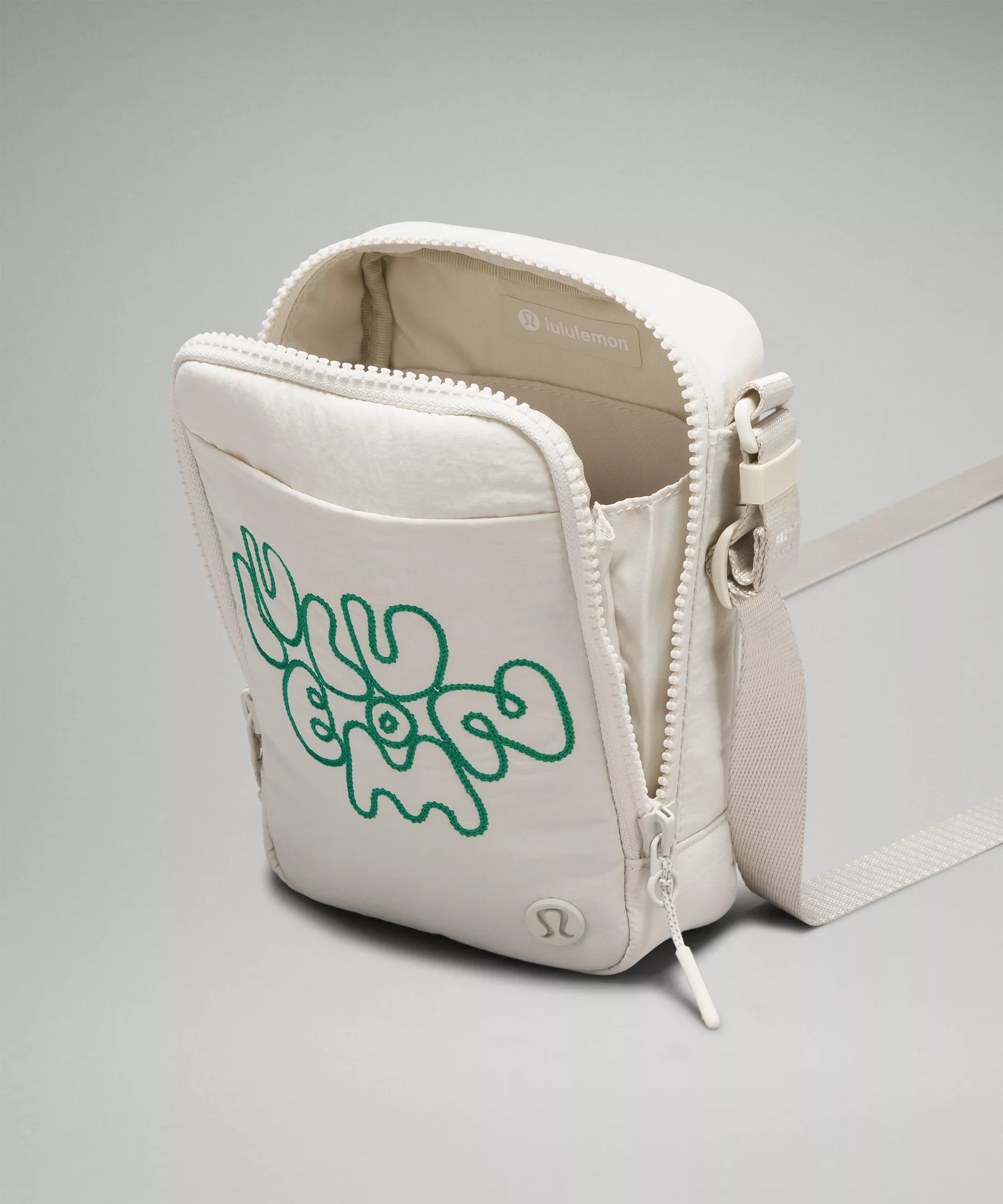 Easy Access Crossbody Bag 1.5L 4