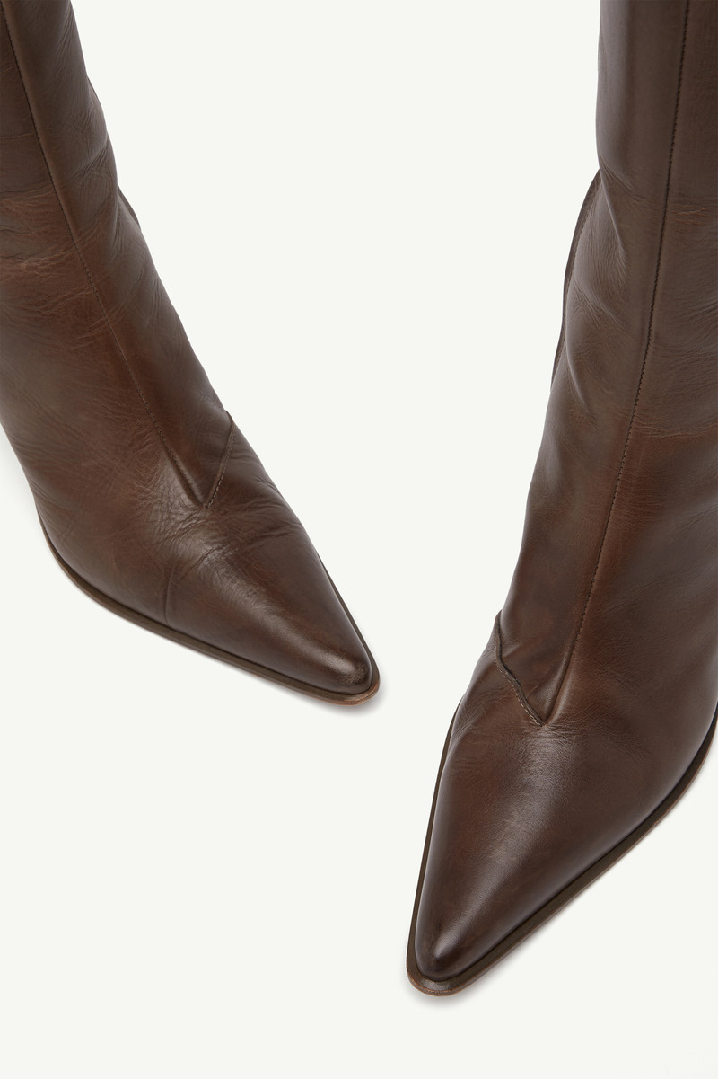 Knee-high boots 4