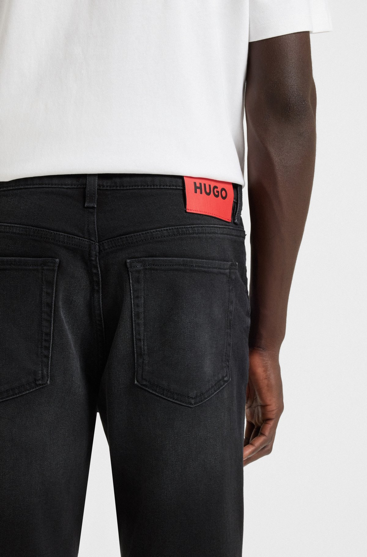 TAPERED-FIT JEANS IN BLACK-BLACK STRETCH DENIM - 5