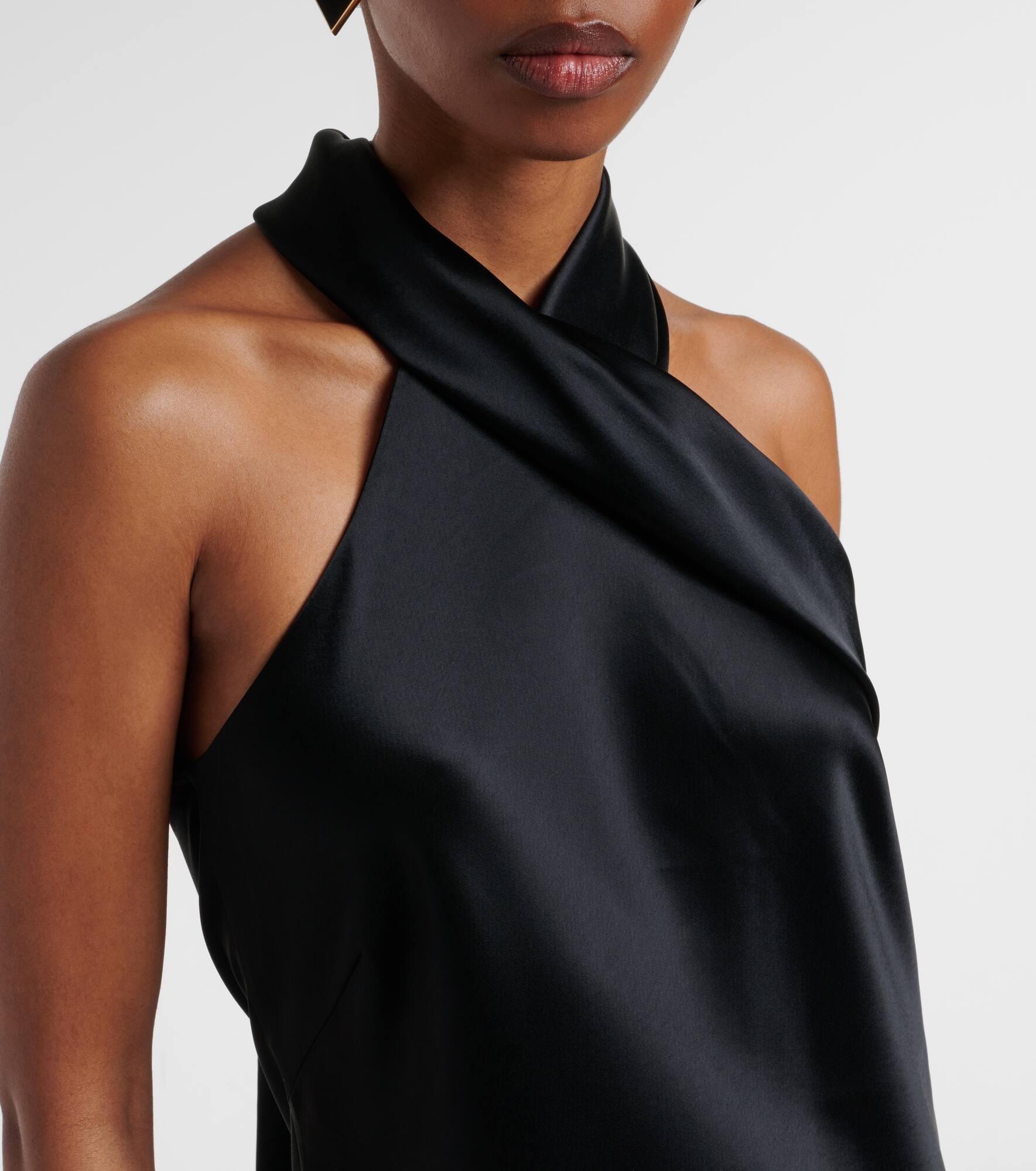 Satin halter neck gown - 4