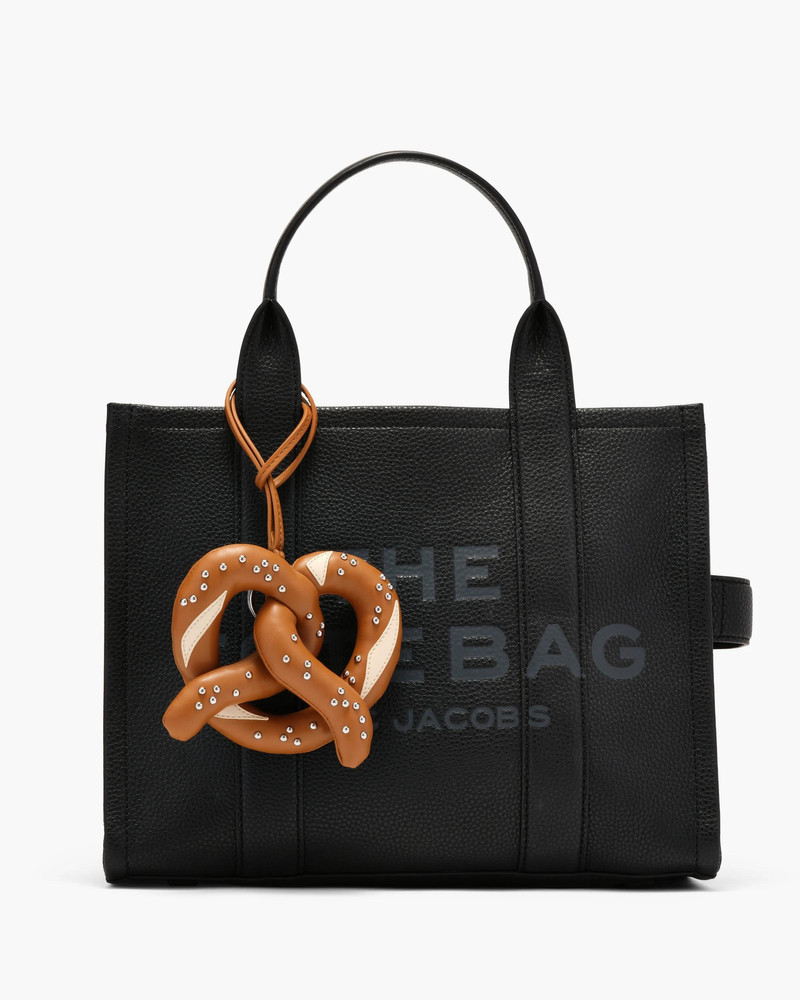 Marc Jacobs SOFT PRETZEL BAG CHARM outlook