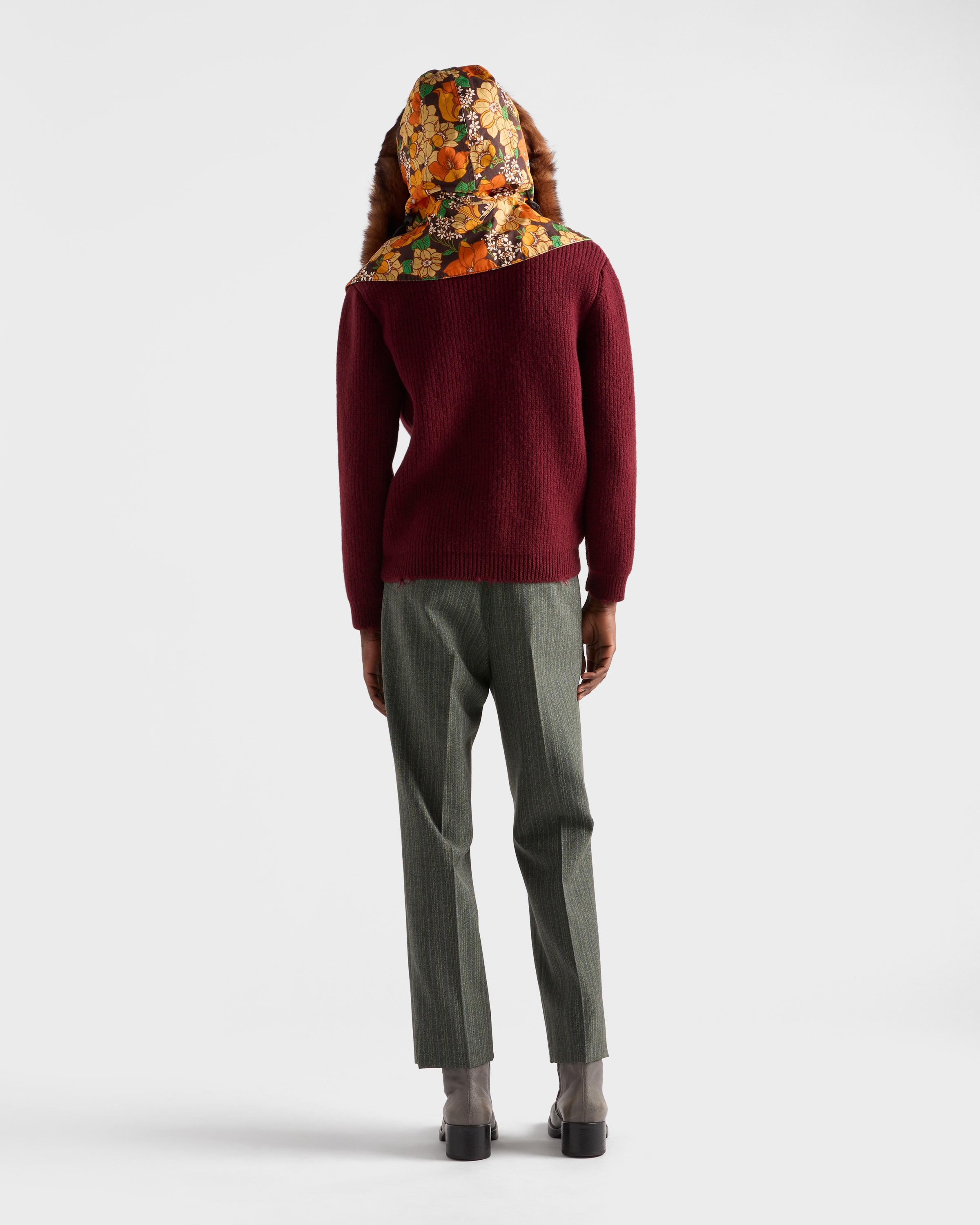 Wool crew-neck sweater with pendant - 5