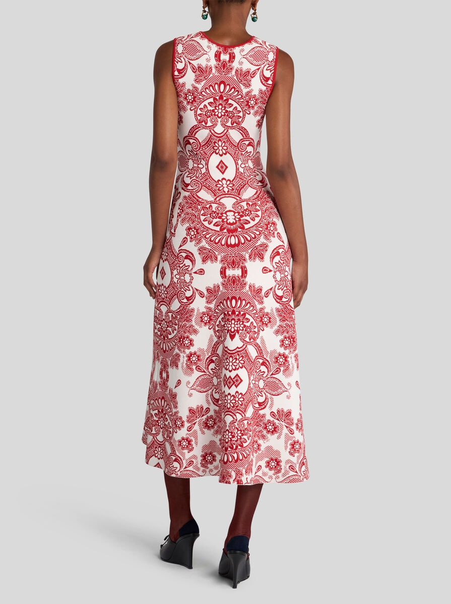SLEEVELESS DRESS WITH LACE MOTIF - 5
