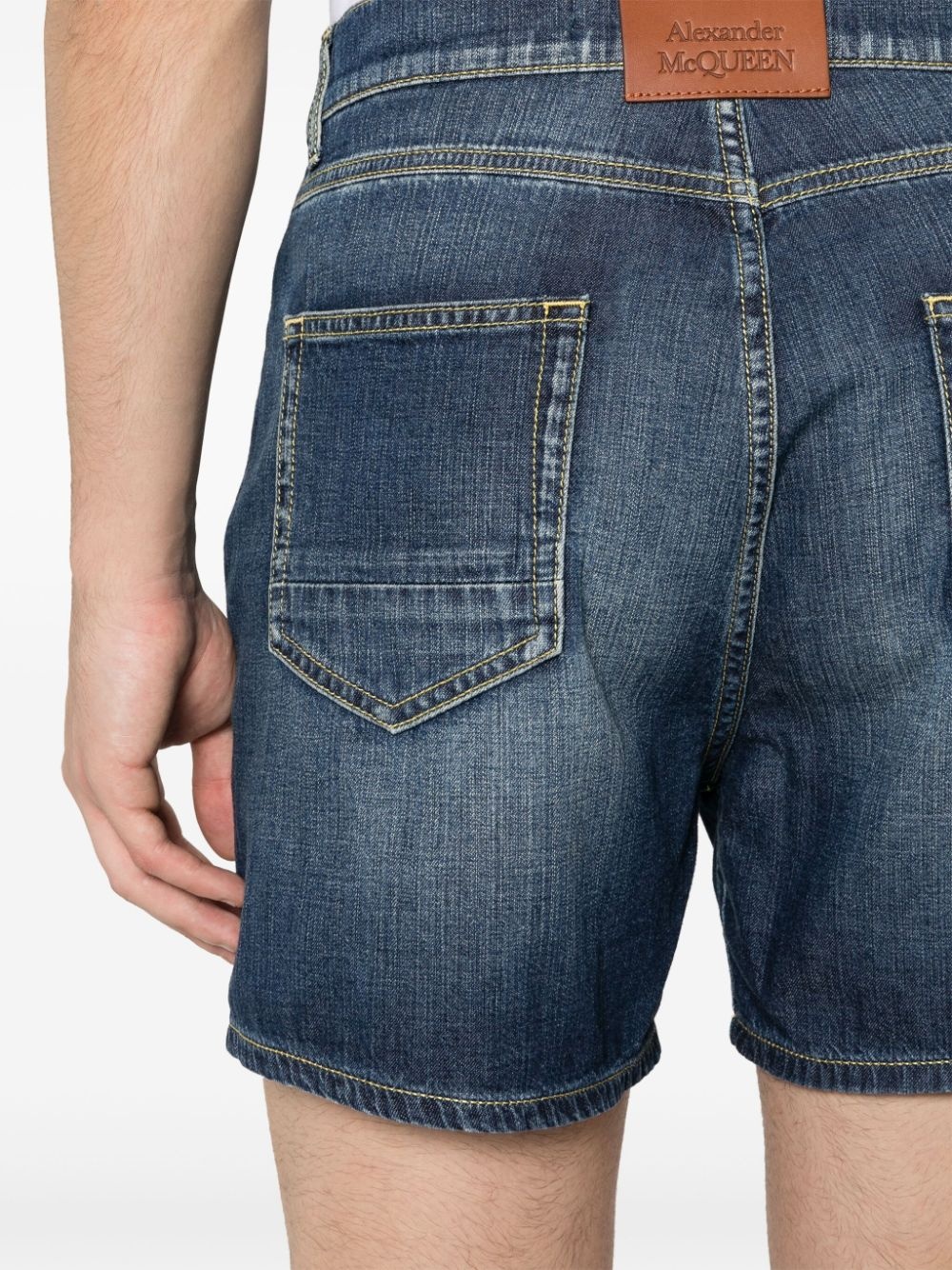contrast-stitching denim shorts - 5