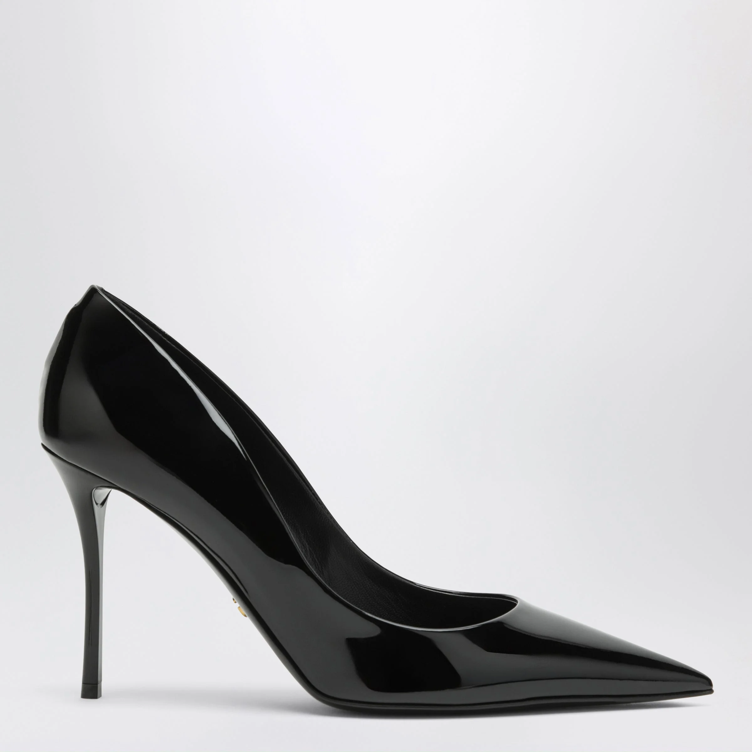 Black patent leather pumps - 1