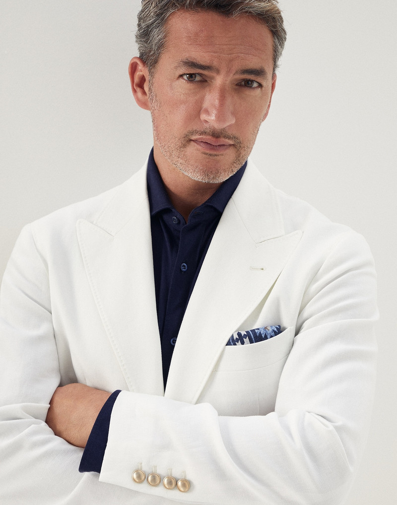 Twisted linen deconstructed blazer with large peak lapels and metal buttons 3