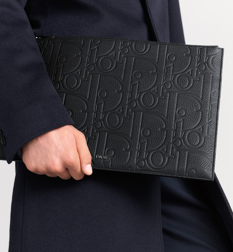 Dior A4 Pouch outlook