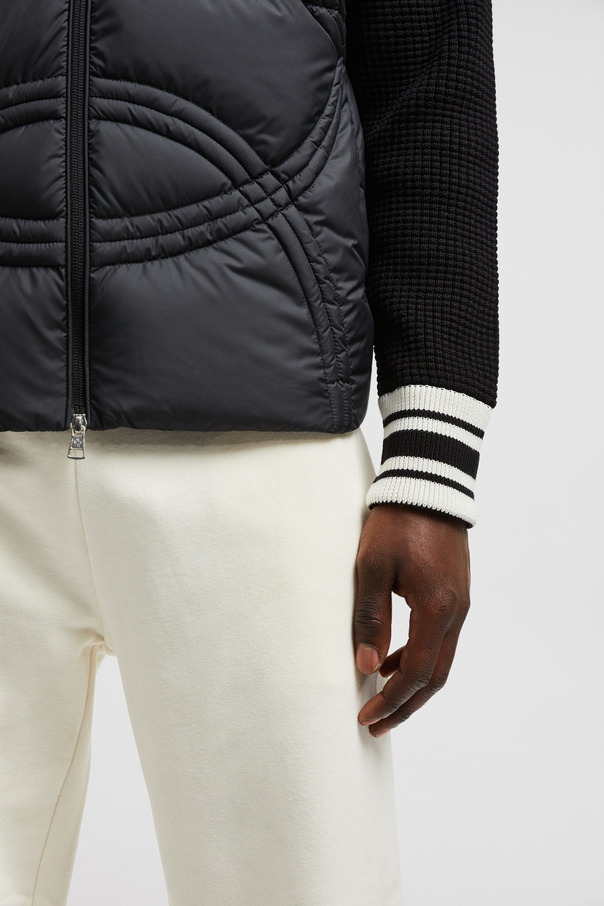 【MONCLER】Logo-Quiltedパッド入りジップアップ・パーカー Moncler Logo-Quilted Padded Cotton Zip-Up Hoodie | REVERSIBLE