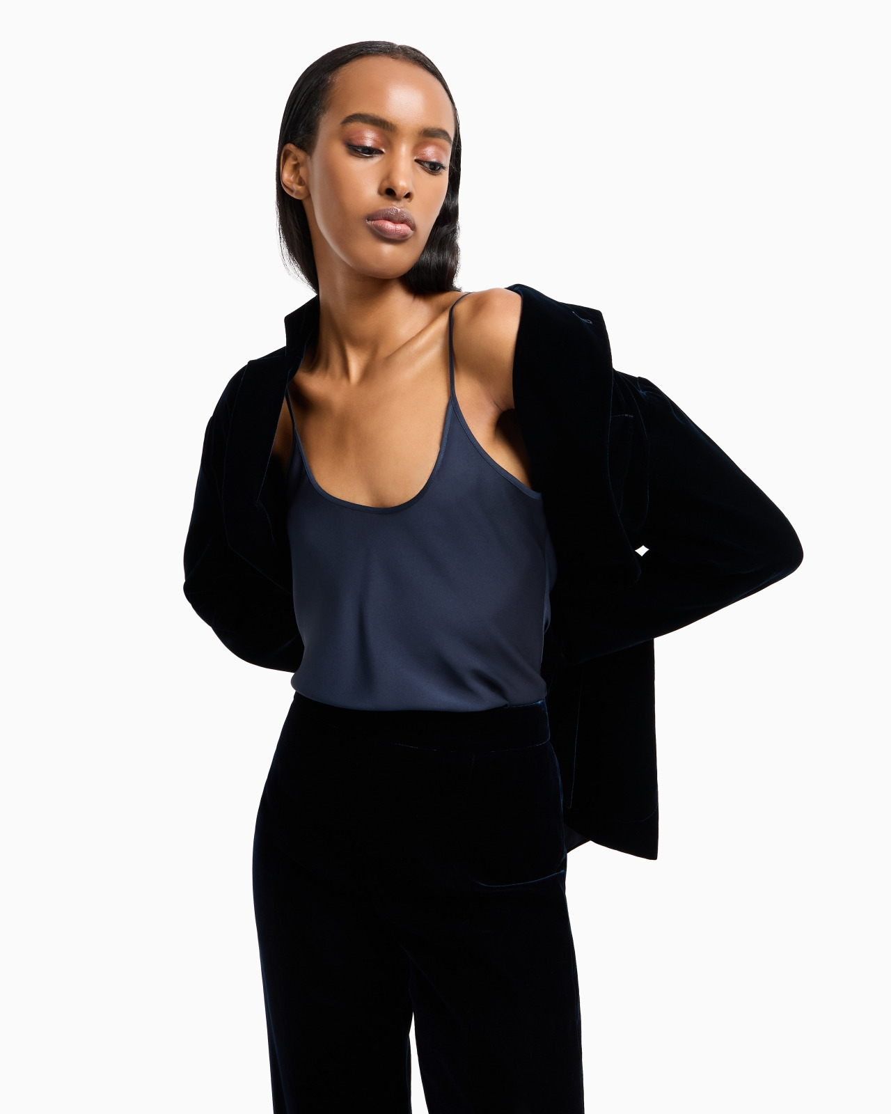 Cropped trousers in velvet - 5