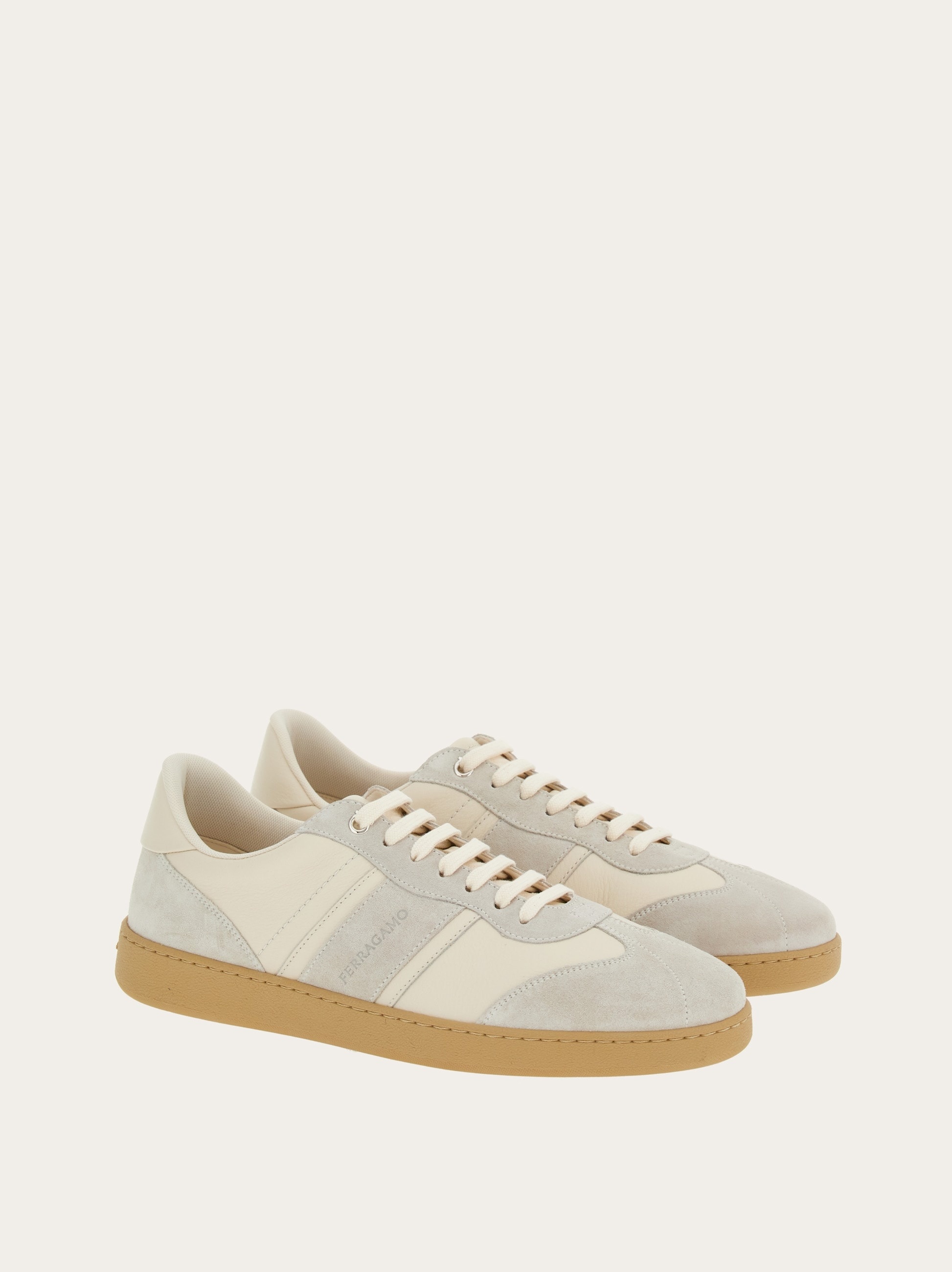 Low top sneaker with signature - 5