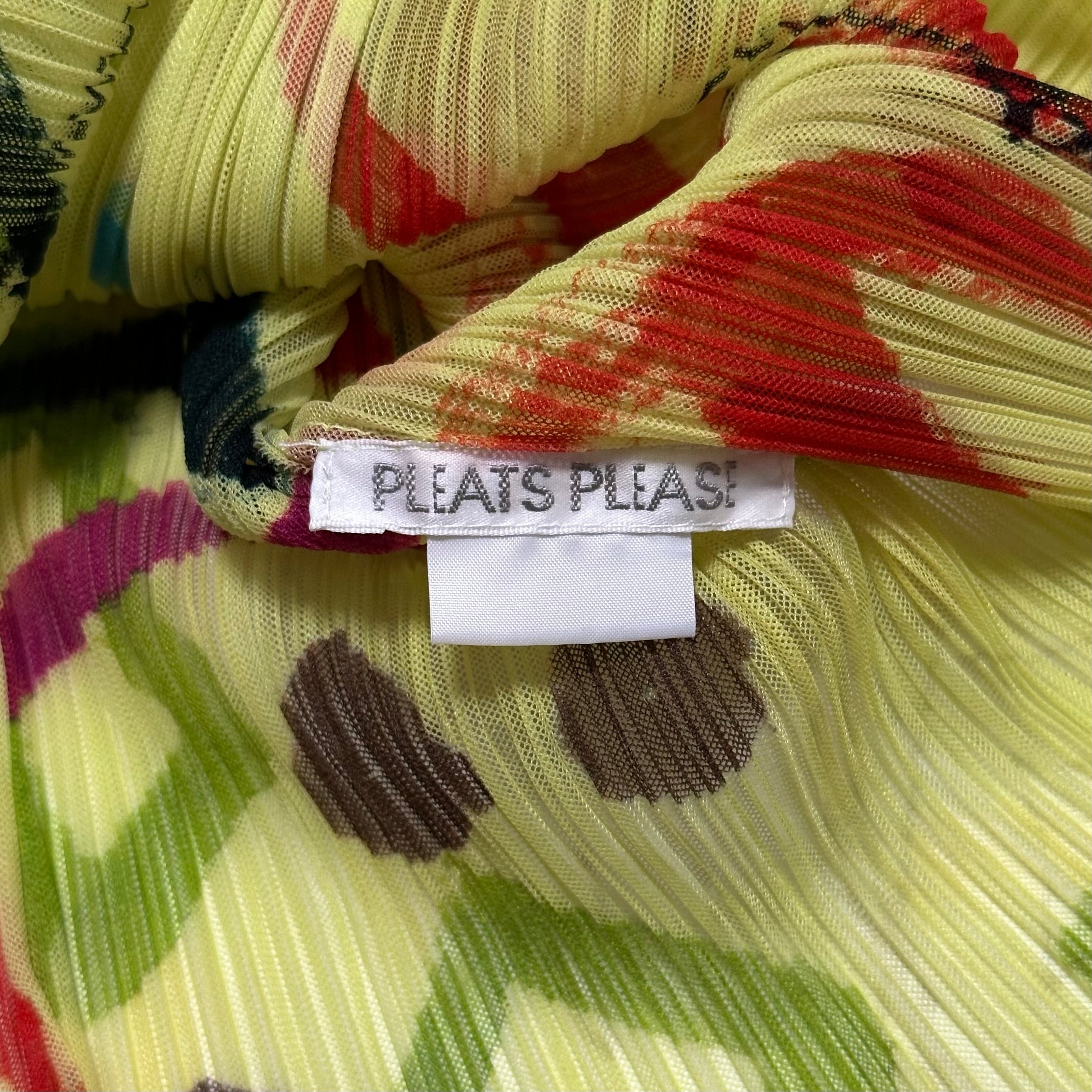 PLEATS PLEASE ISSEY MIYAKE Pleated Graffiti Print Button Up Short Sleeve Cardigan - 5