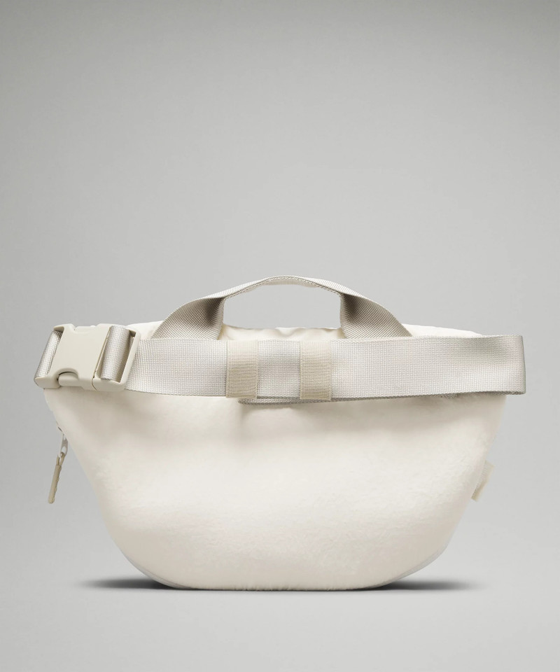 Curved Crossbody Bag 3L 3