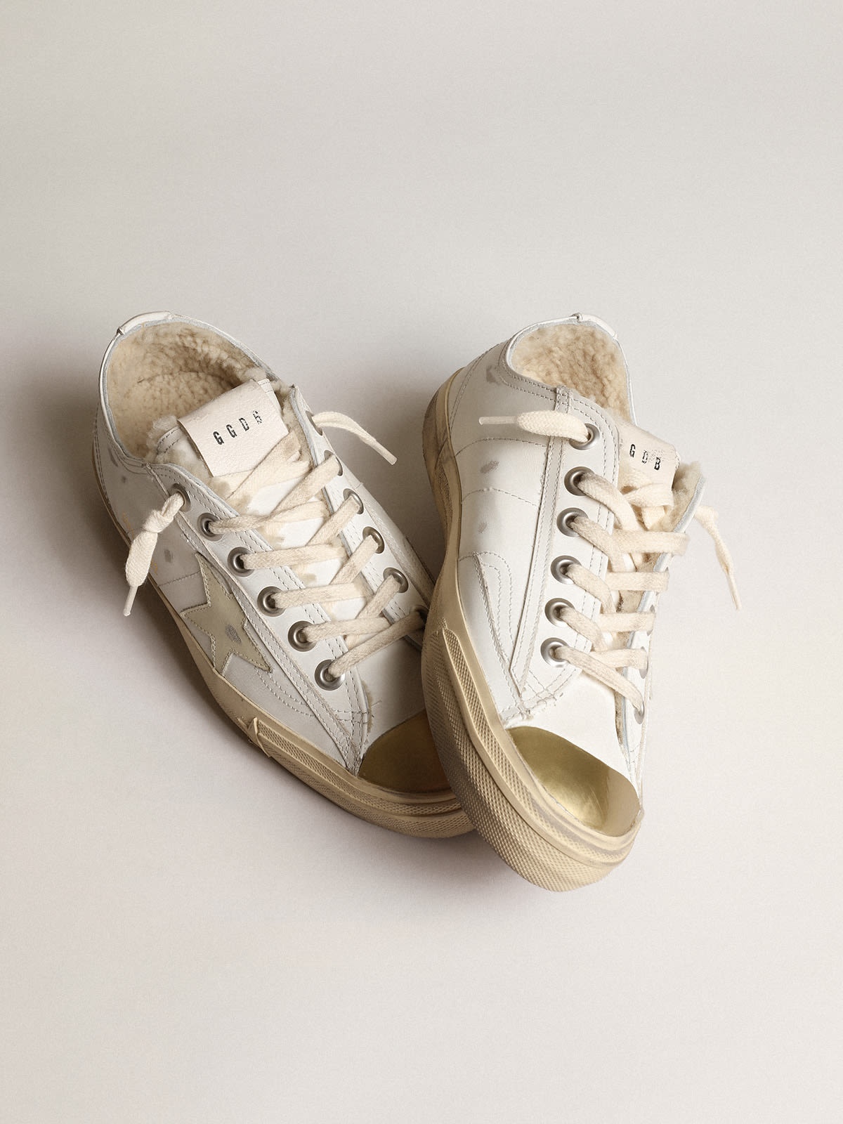 V-Star sneakers with leather star and beige shearling lining - 2