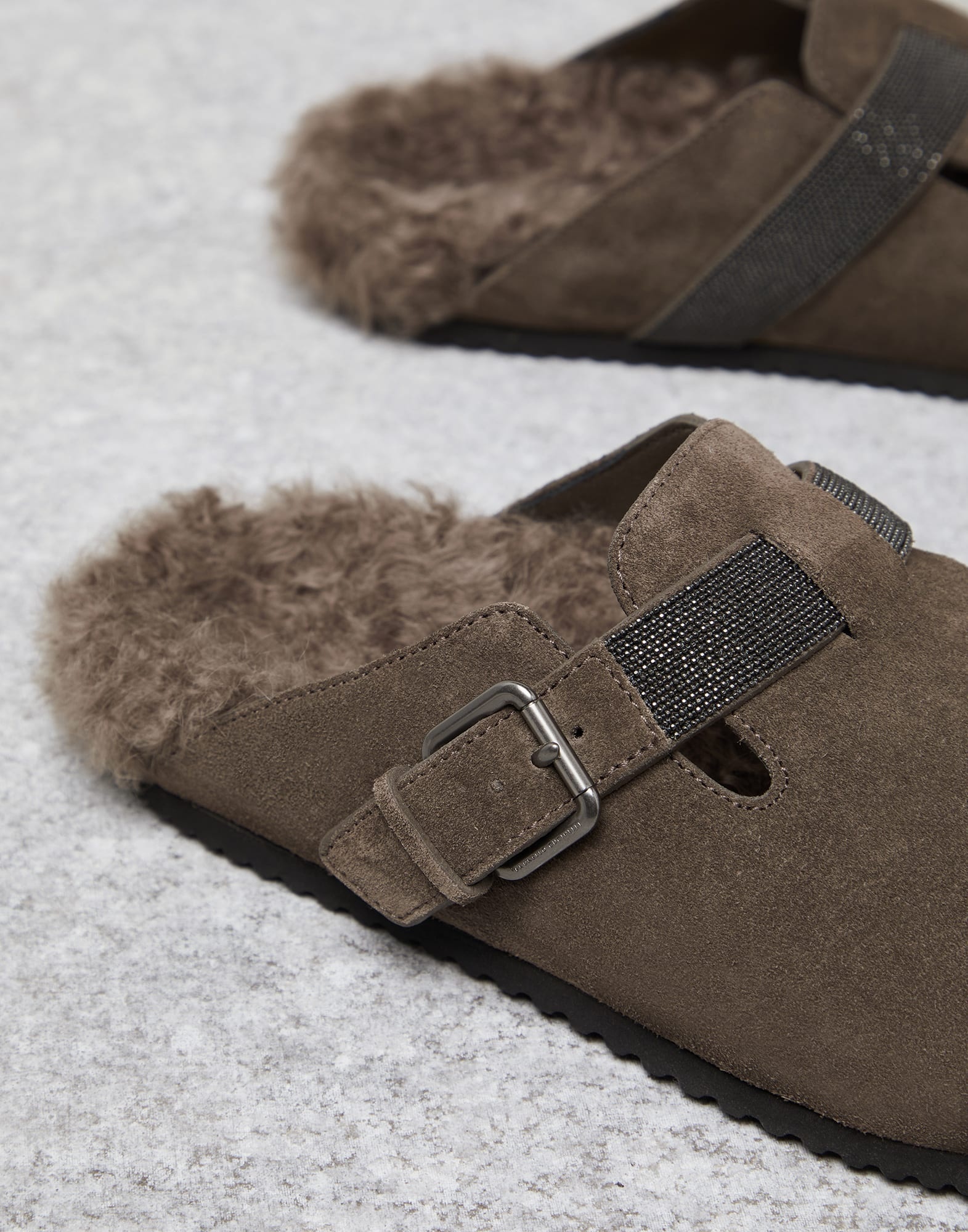Suede clogs with shearling lining and precious strap - 3