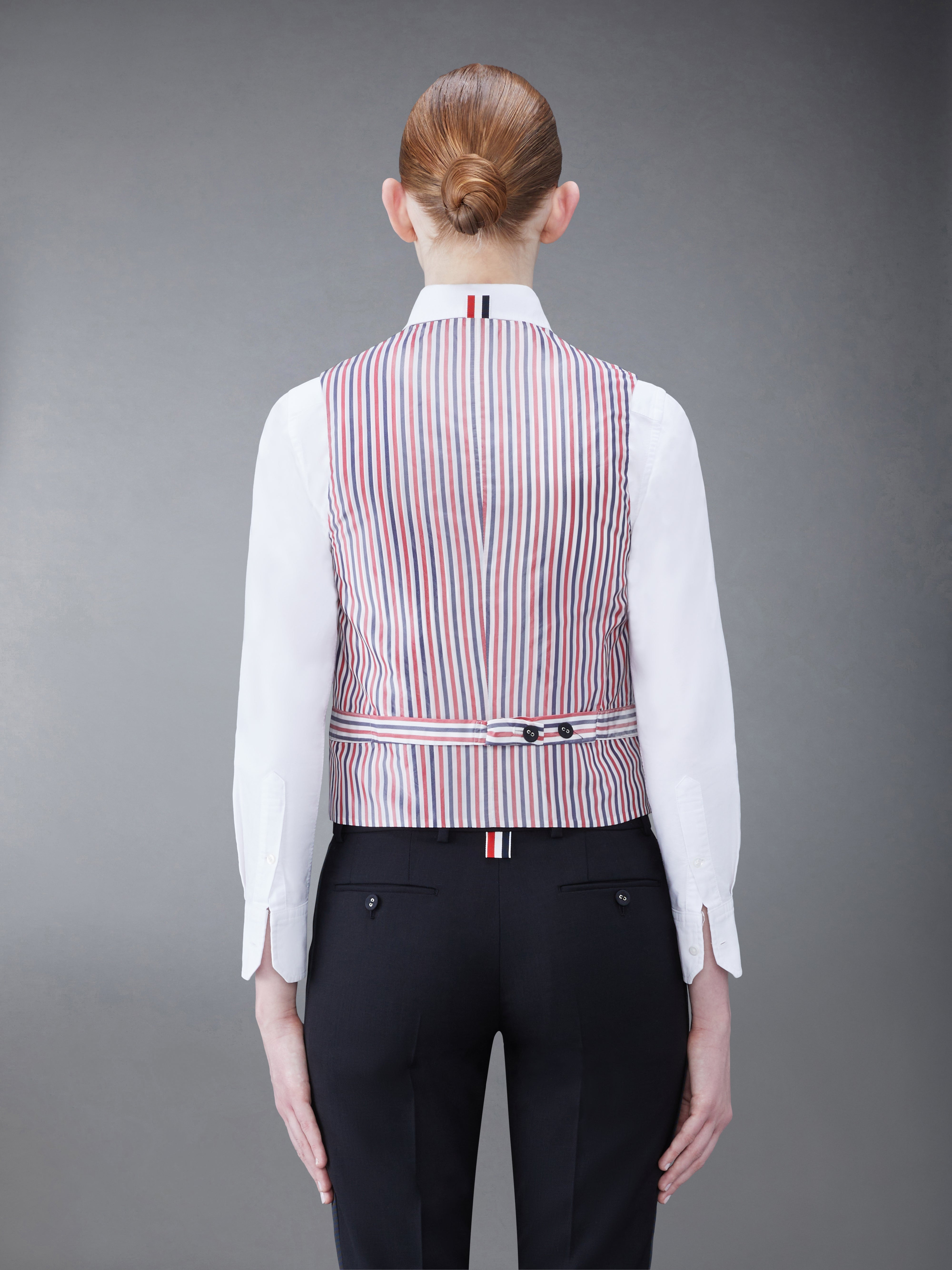 V-neck button-fastening waistcoat - 2