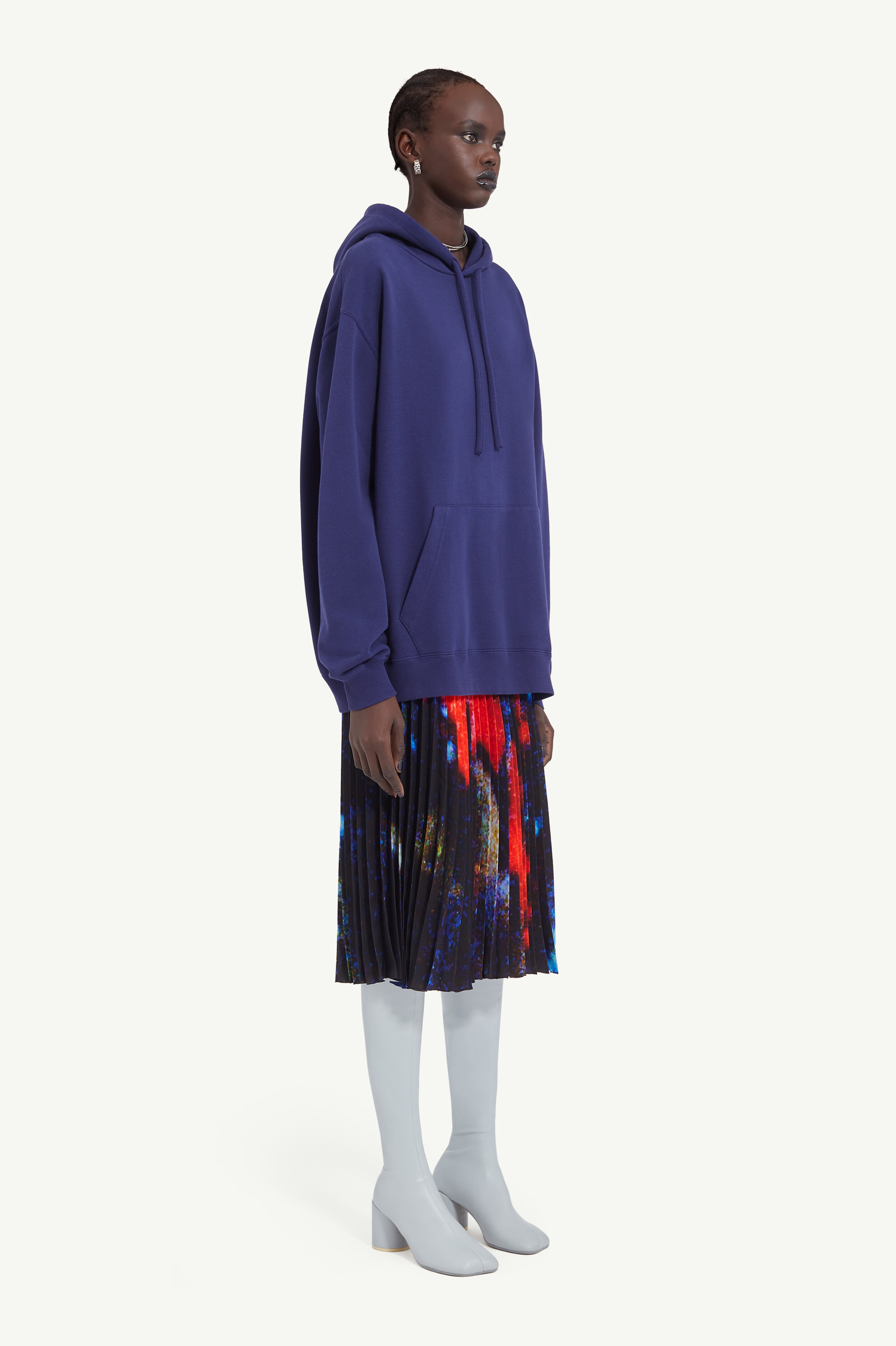 Long-sleeve hooded sweatshirt - 3