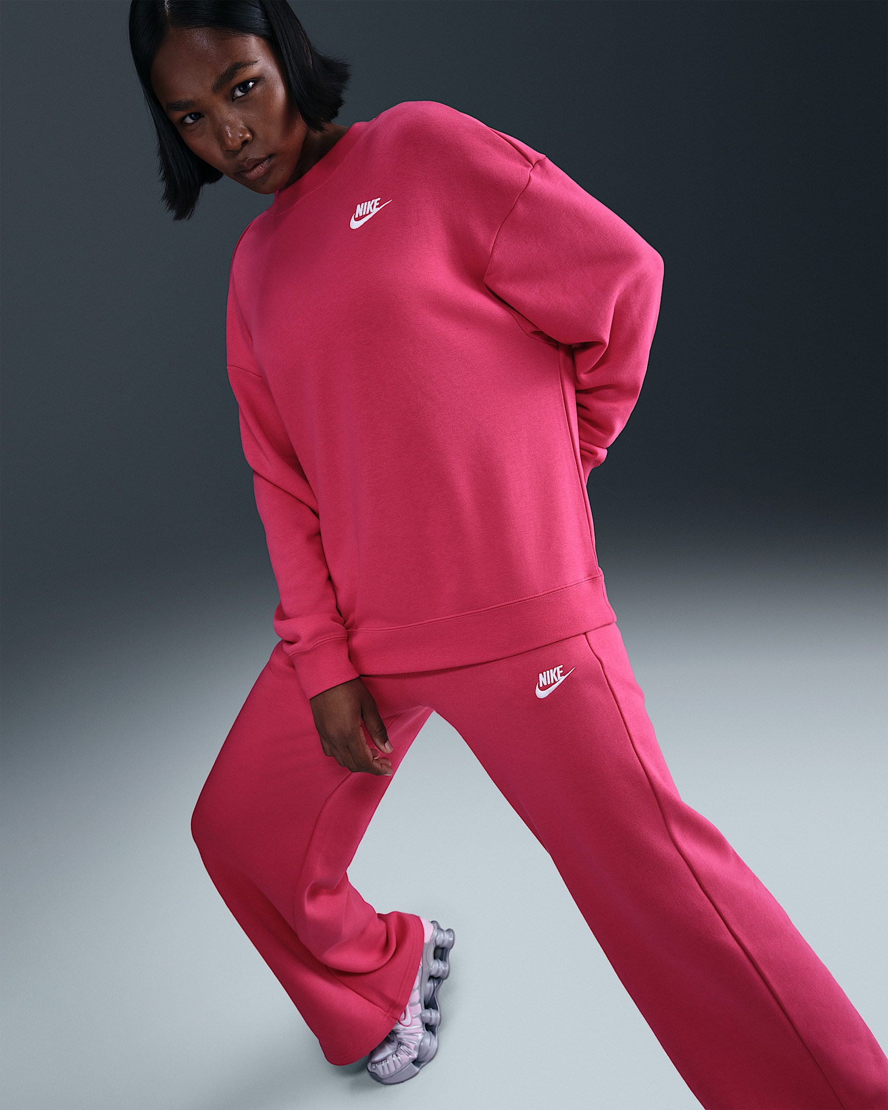 Nike Sportswear Club Fleece Women's Loose Crew-Neck Sweatshirt - 3