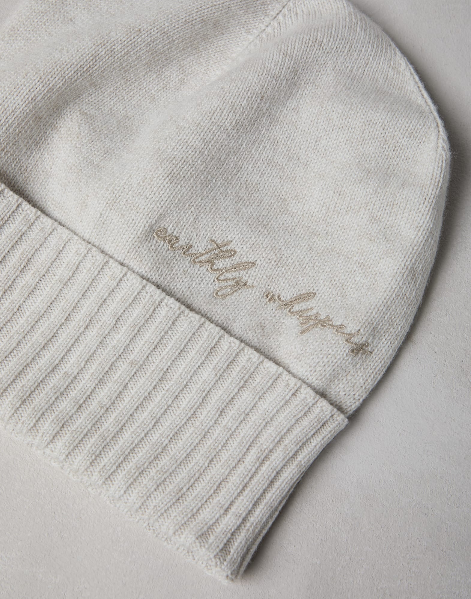 Virgin wool, cashmere and silk knit beanie with embroidery - 2