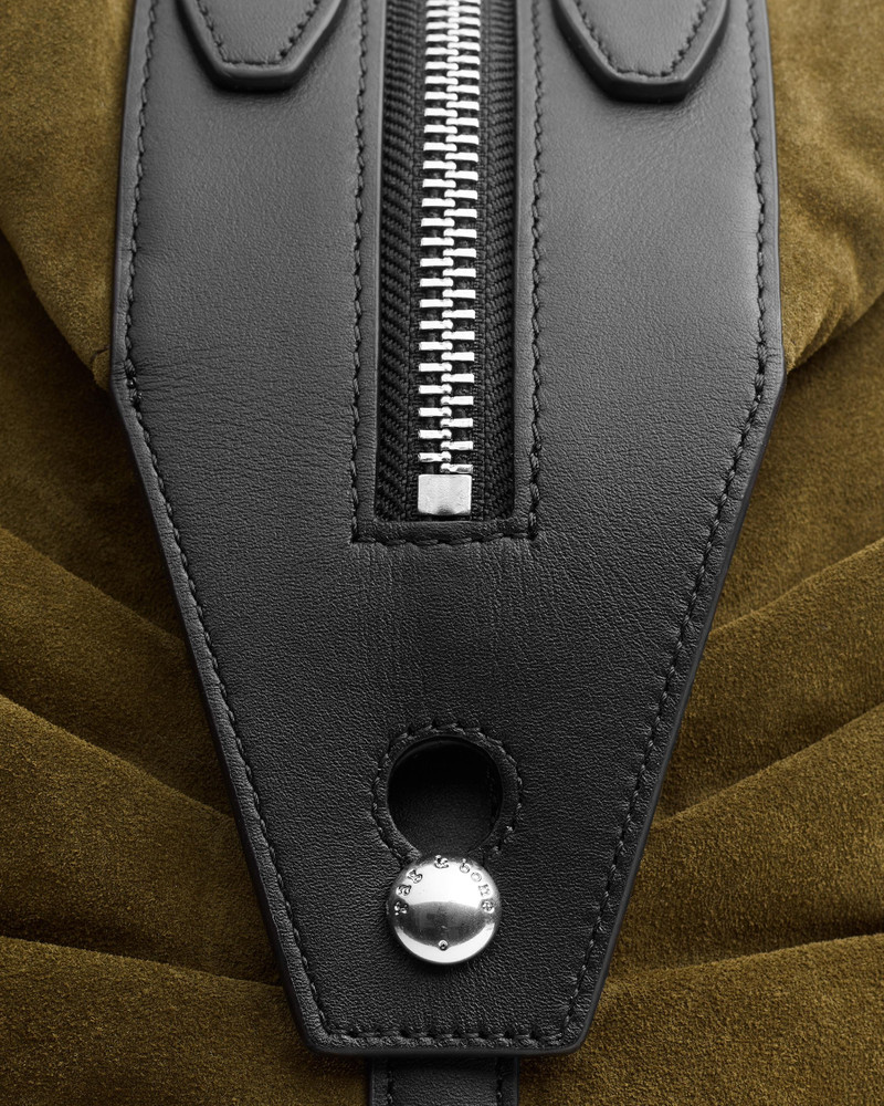 Commuter Overnighter - Suede
Large Duffle Bag 6