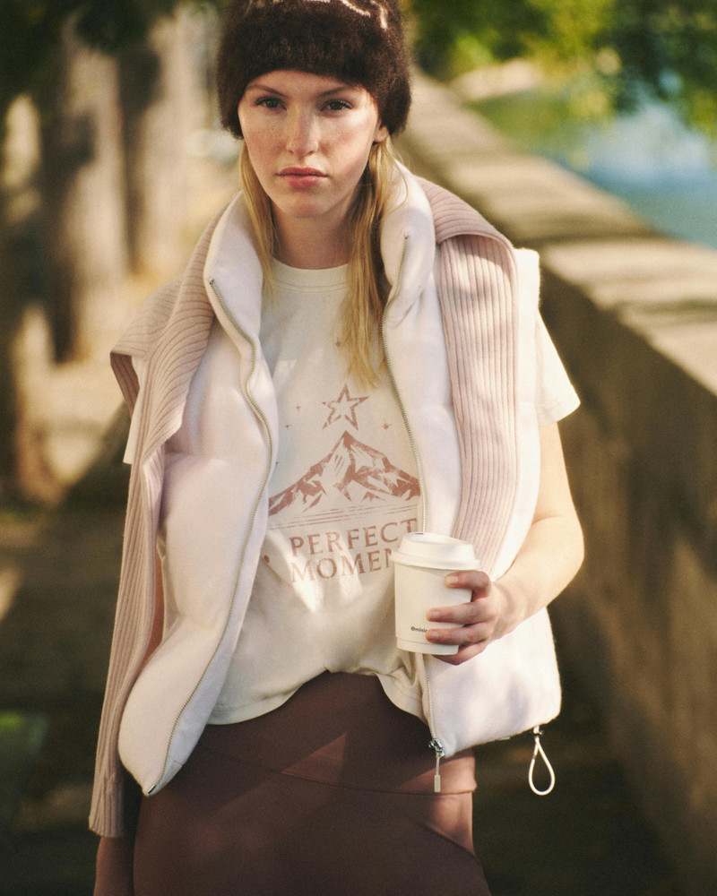 PERFECT MOMENT Vintage Logo Cotton Tee outlook