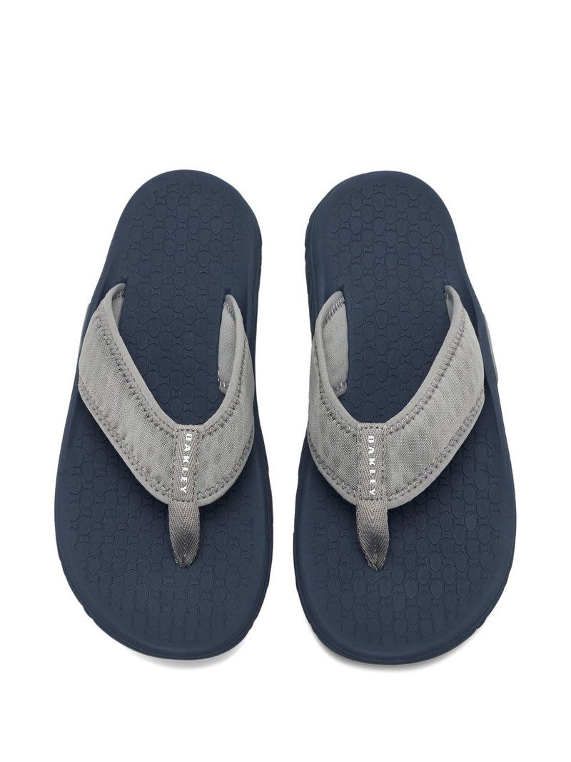 OAKLEY logo-print strap flip-flops outlook