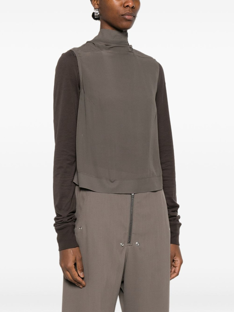 zip-fastening vest 3